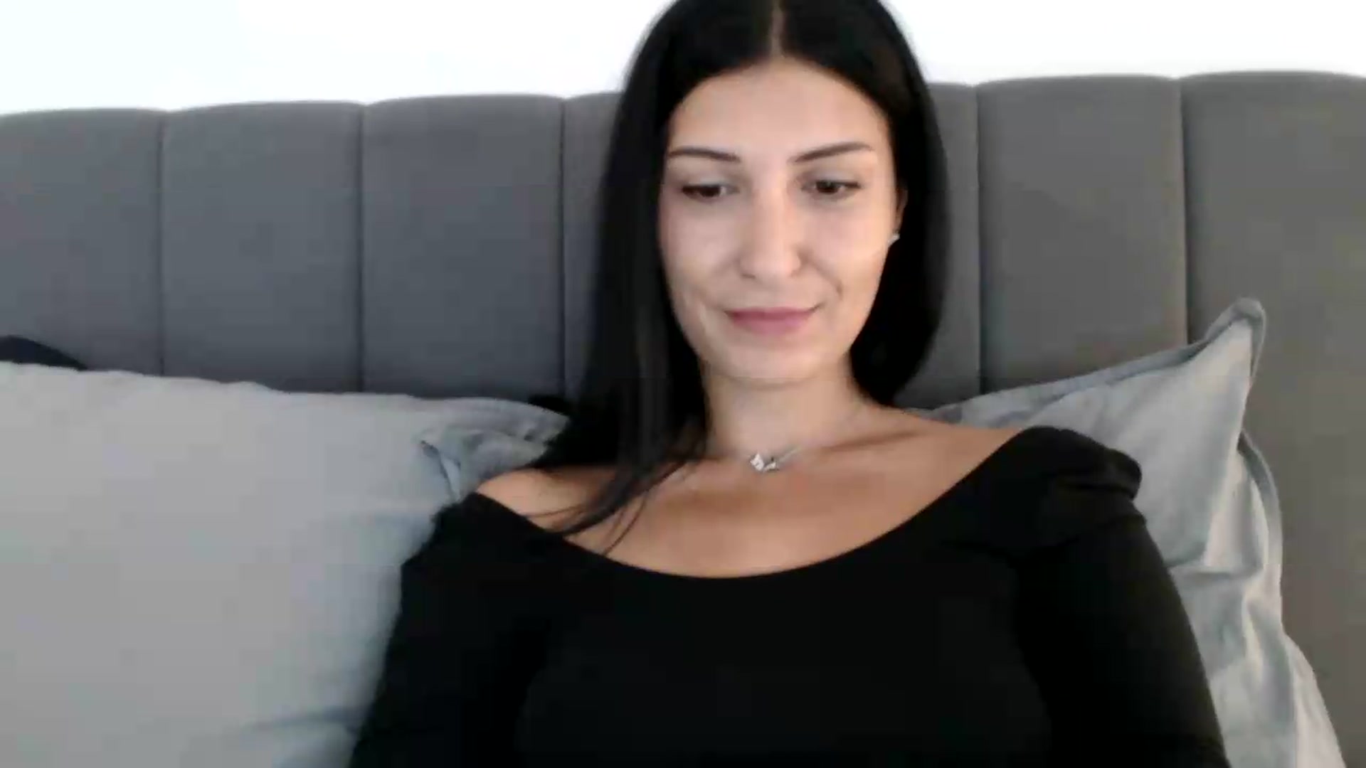 Gallery image thumbnail from ReyInna's myfreecams stream on, 08/13/2026, 08:28 image 12 of 20