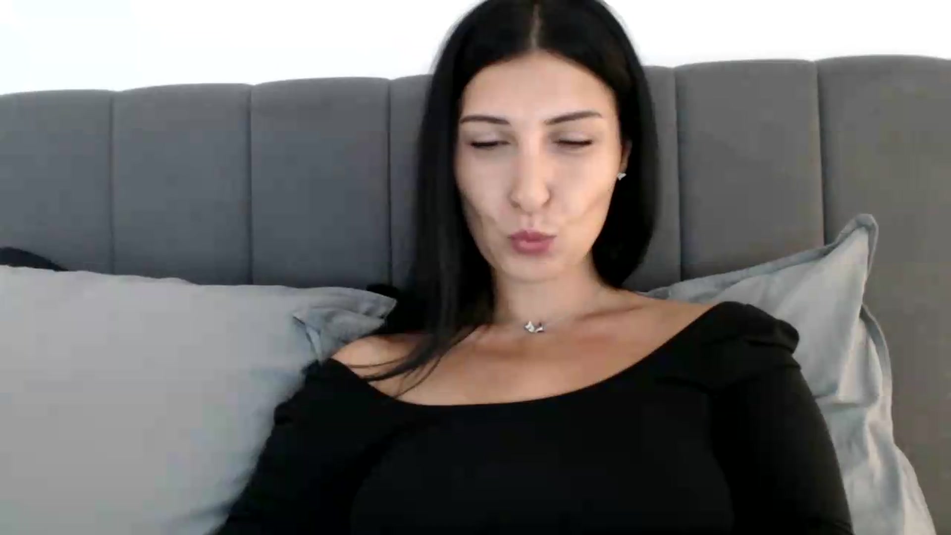 Gallery image thumbnail from ReyInna's myfreecams stream on, 08/13/2026, 08:28 image 10 of 20