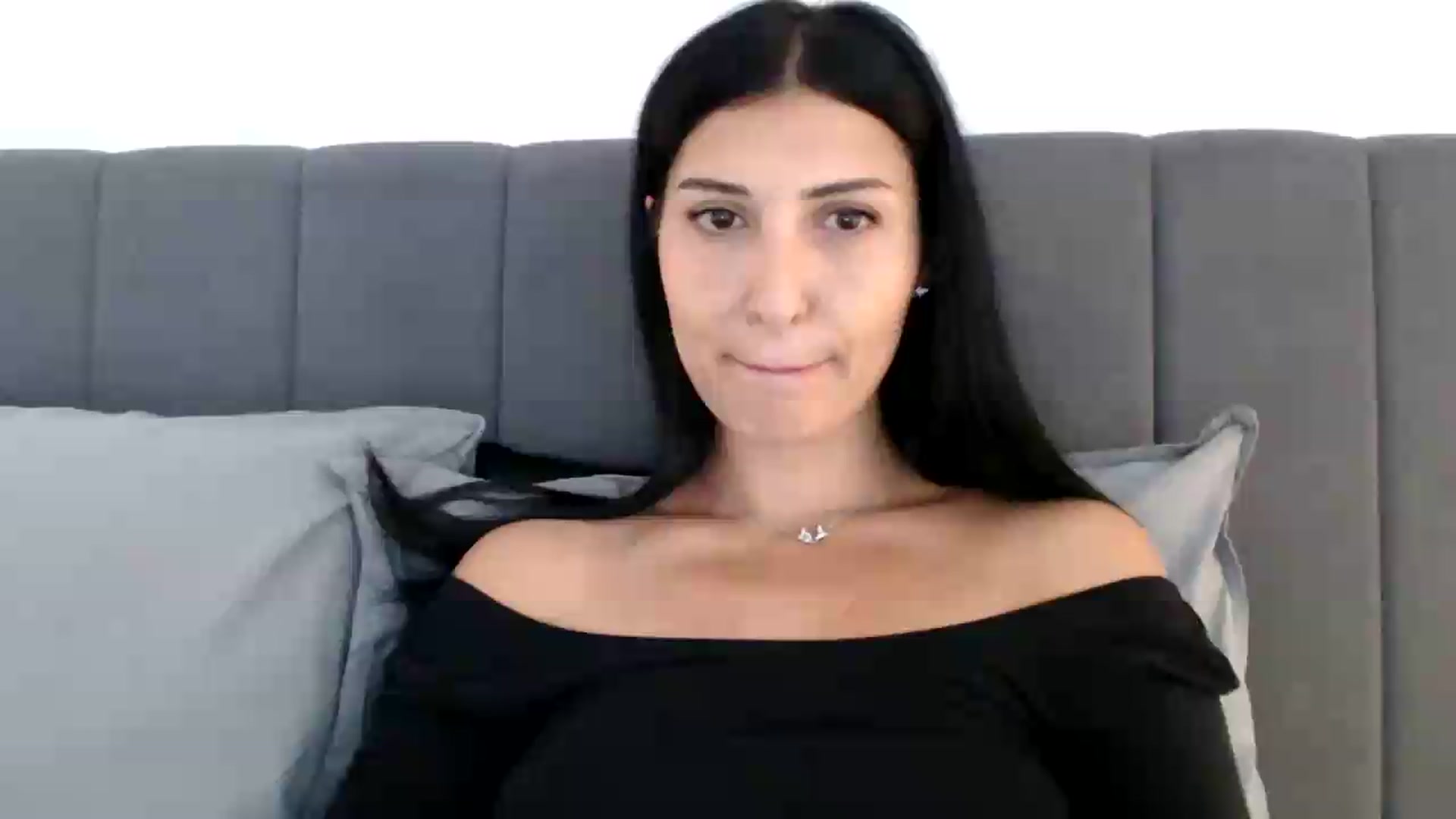 Gallery image thumbnail from ReyInna's myfreecams stream on, 08/13/2026, 09:22 image 7 of 20