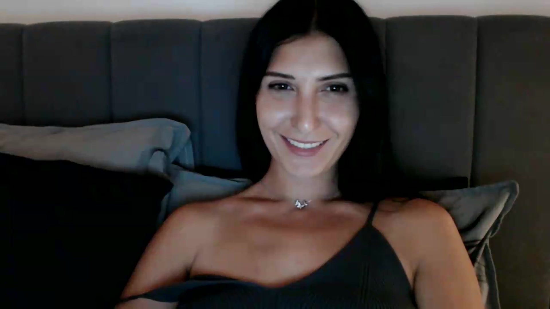 Gallery image thumbnail from ReyInna's myfreecams stream on, 08/13/2026, 18:08 image 9 of 20