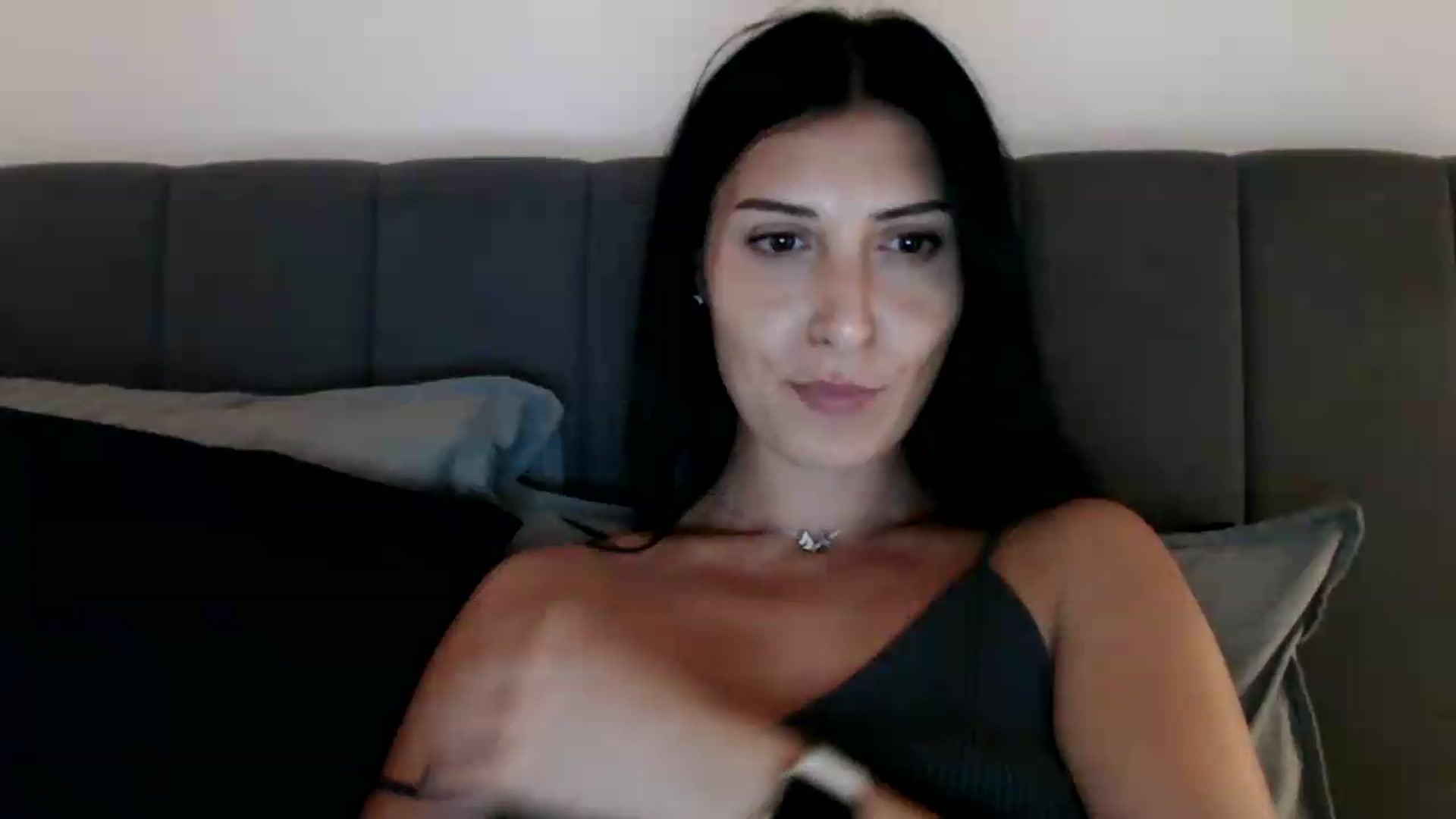 Gallery image thumbnail from ReyInna's myfreecams stream on, 08/13/2026, 18:08 image 6 of 20
