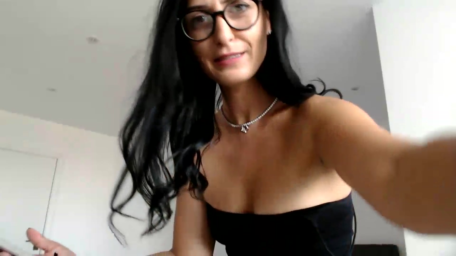 Gallery image thumbnail from ReyInna's myfreecams stream on, 08/16/2026, 10:53 image 16 of 20