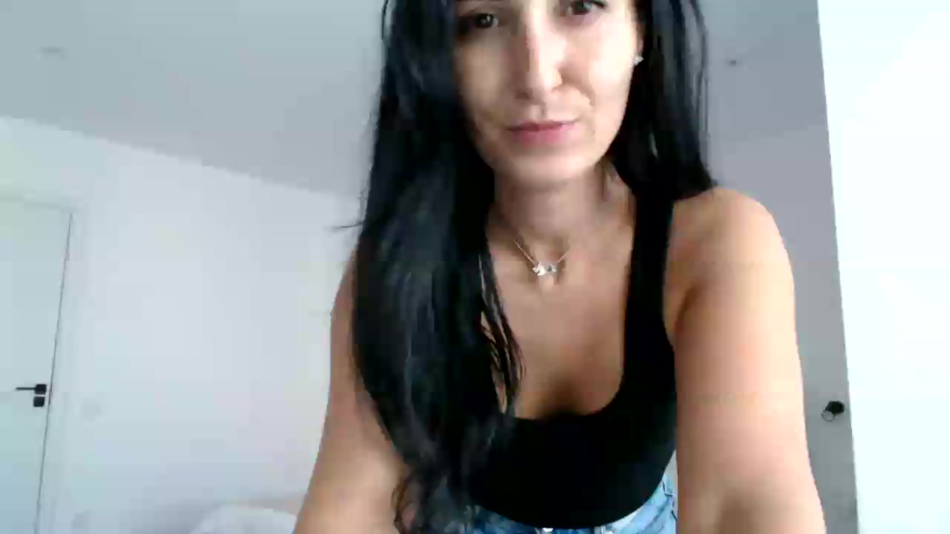 Gallery image thumbnail from ReyInna's myfreecams stream on, 08/17/2026, 16:12 image 1 of 20