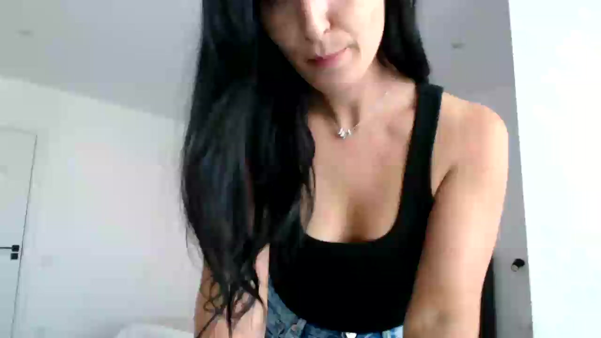 Gallery image thumbnail from ReyInna's myfreecams stream on, 08/17/2026, 16:12 image 15 of 20