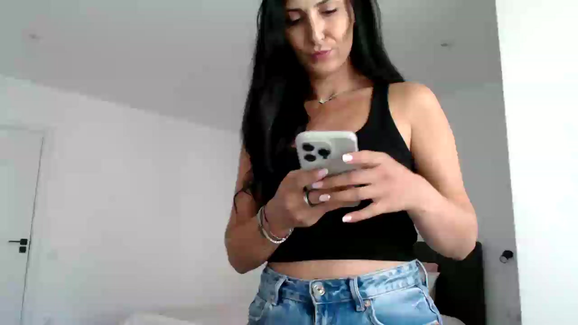 Gallery image thumbnail from ReyInna's myfreecams stream on, 08/17/2026, 16:12 image 10 of 20