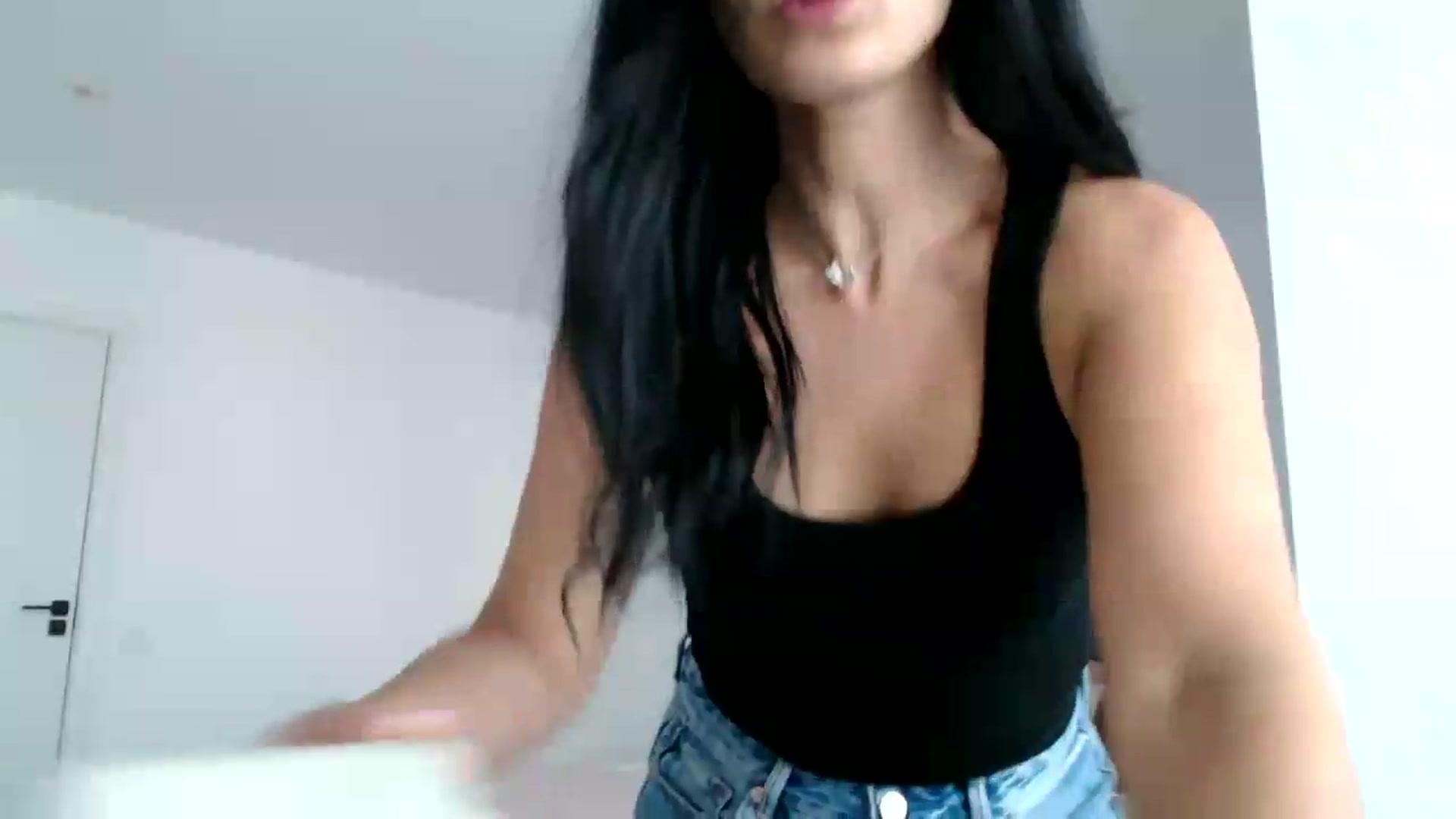 Gallery image thumbnail from ReyInna's myfreecams stream on, 08/17/2026, 16:12 image 3 of 20
