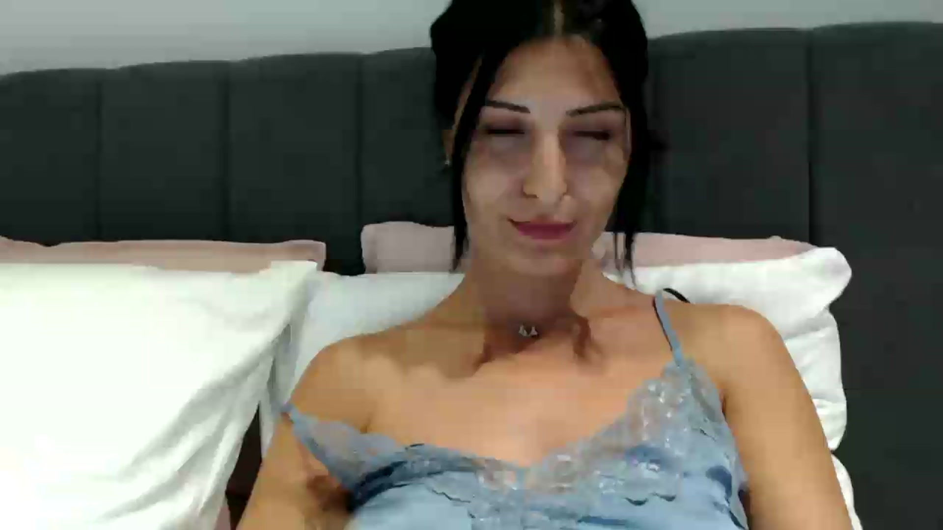 Gallery image thumbnail from ReyInna's myfreecams stream on, 08/17/2026, 18:10 image 1 of 20