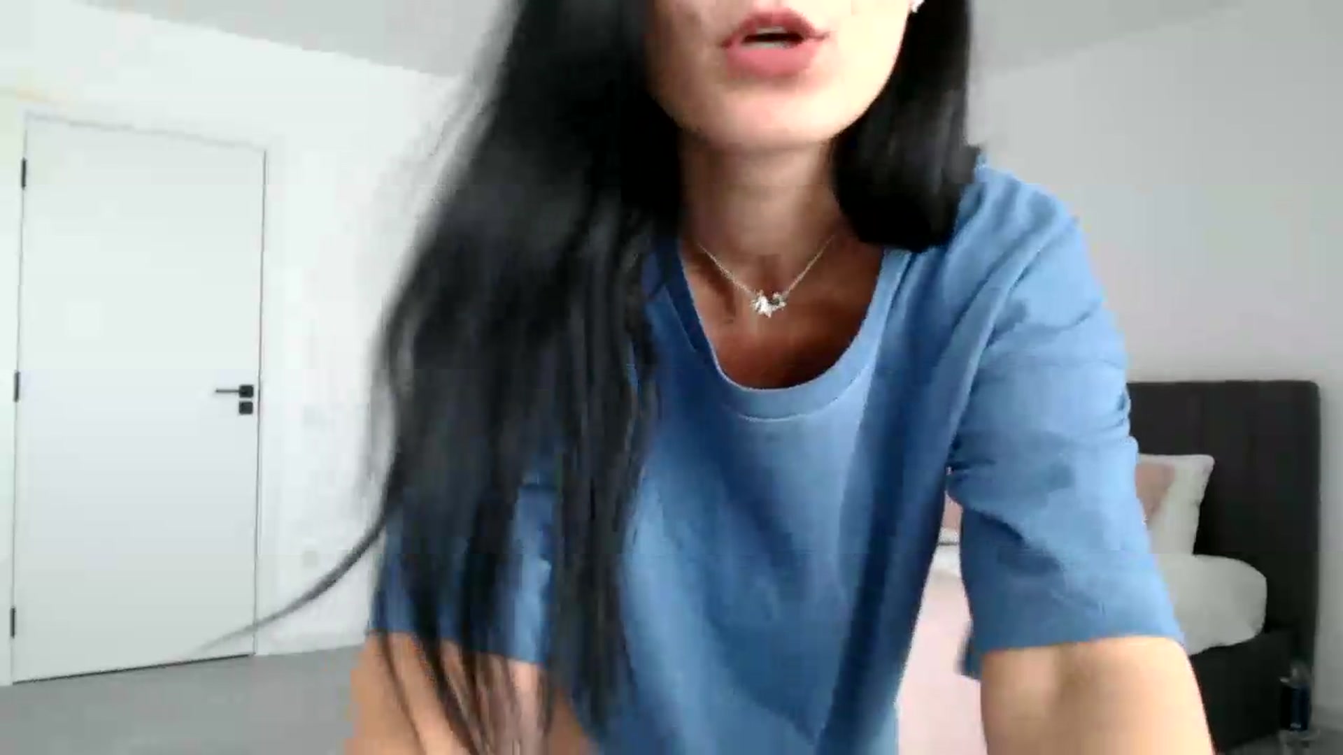 Gallery image thumbnail from ReyInna's myfreecams stream on, 08/19/2026, 13:10 image 6 of 20