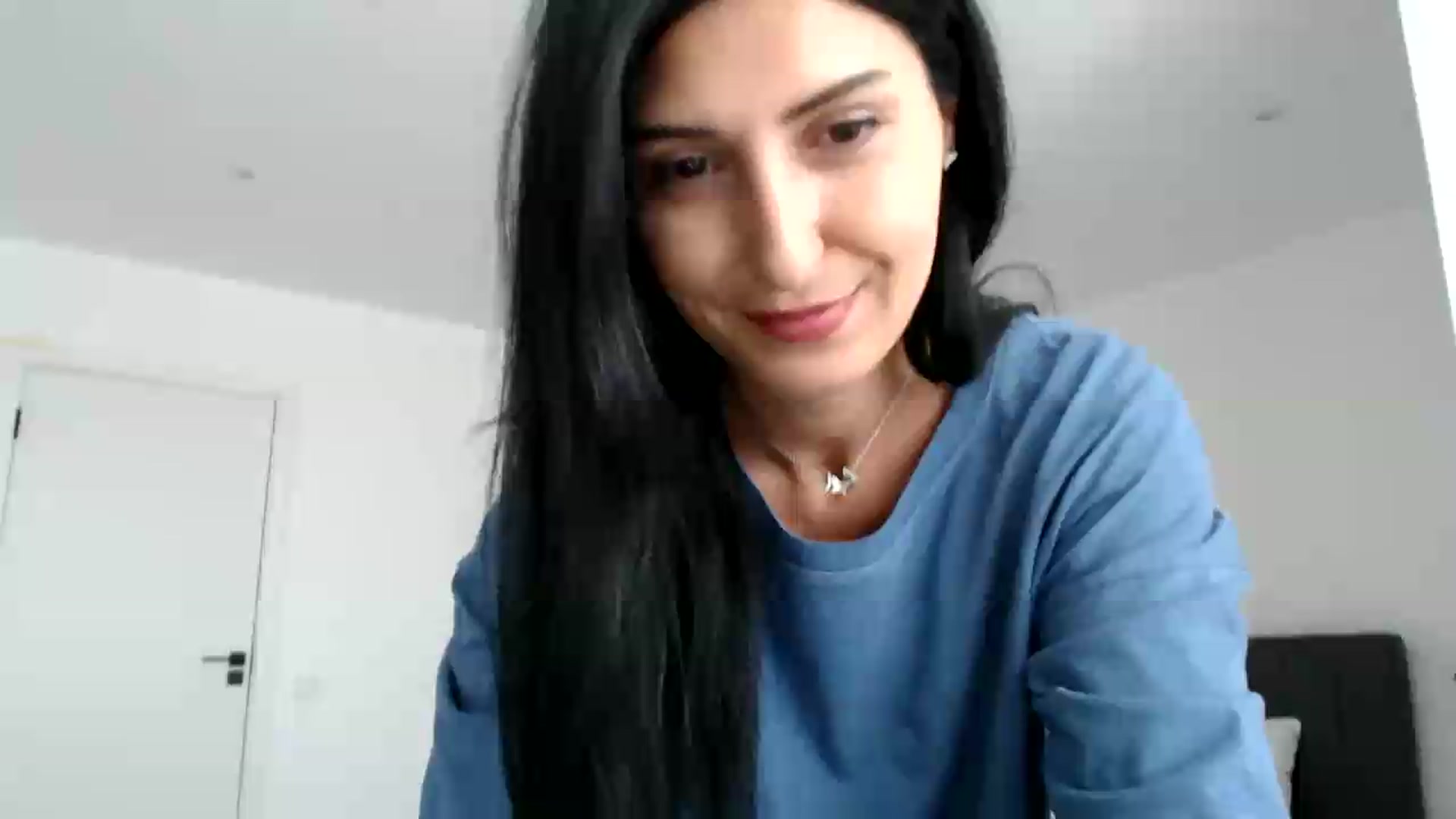 Gallery image thumbnail from ReyInna's myfreecams stream on, 08/19/2026, 13:10 image 7 of 20