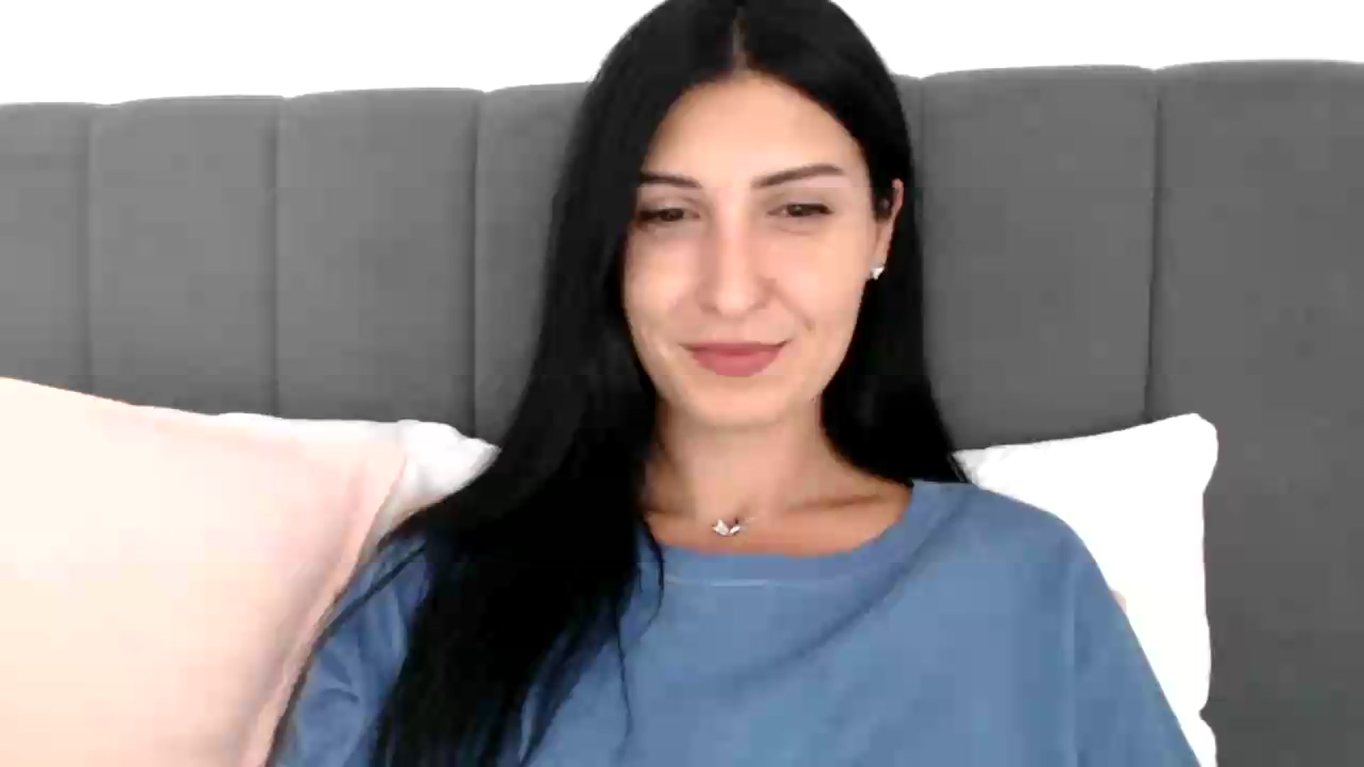 Gallery image thumbnail from ReyInna's myfreecams stream on, 08/19/2026, 13:10 image 1 of 20