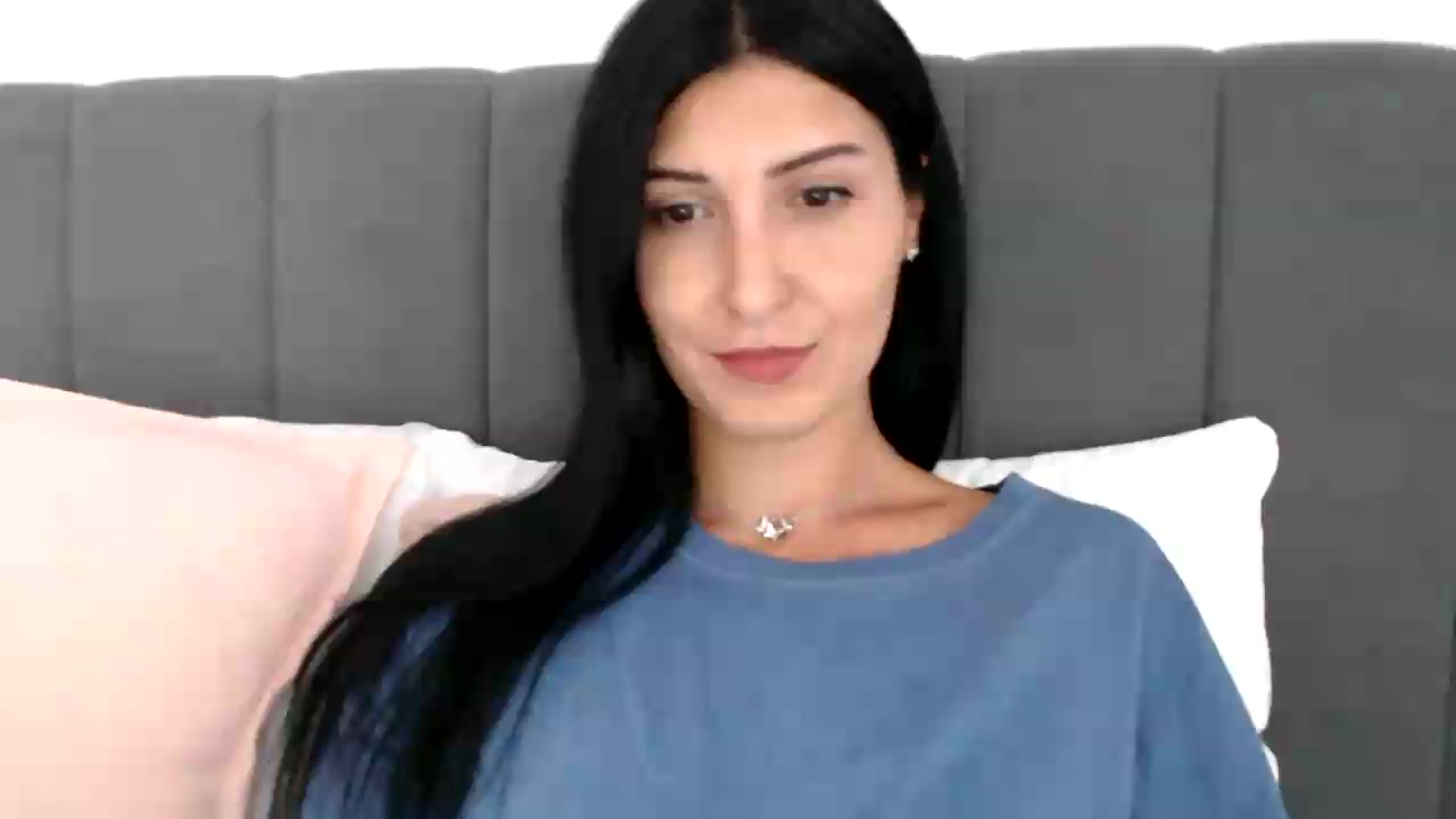 Gallery image thumbnail from ReyInna's myfreecams stream on, 08/19/2026, 13:10 image 4 of 20