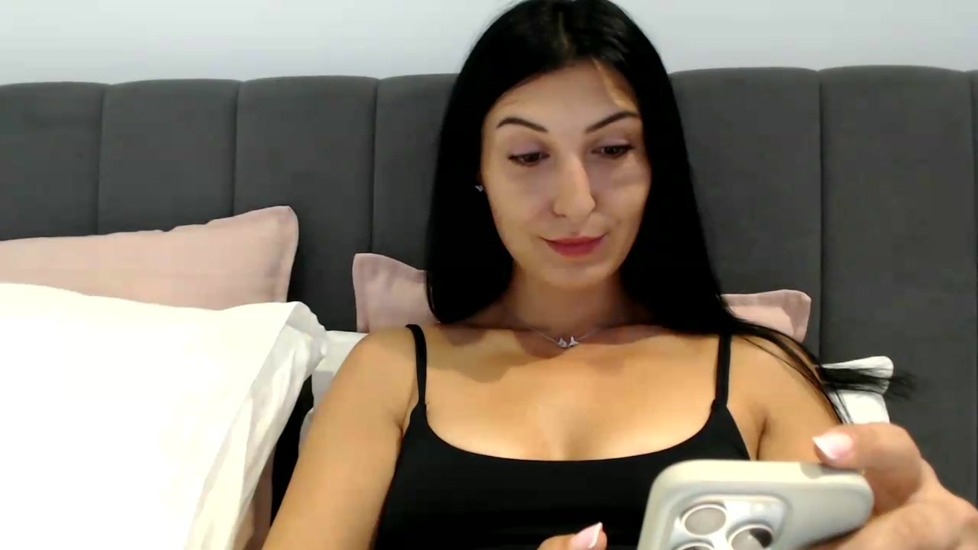 Gallery image thumbnail from ReyInna's myfreecams stream on, 08/20/2026, 10:13 image 7 of 20