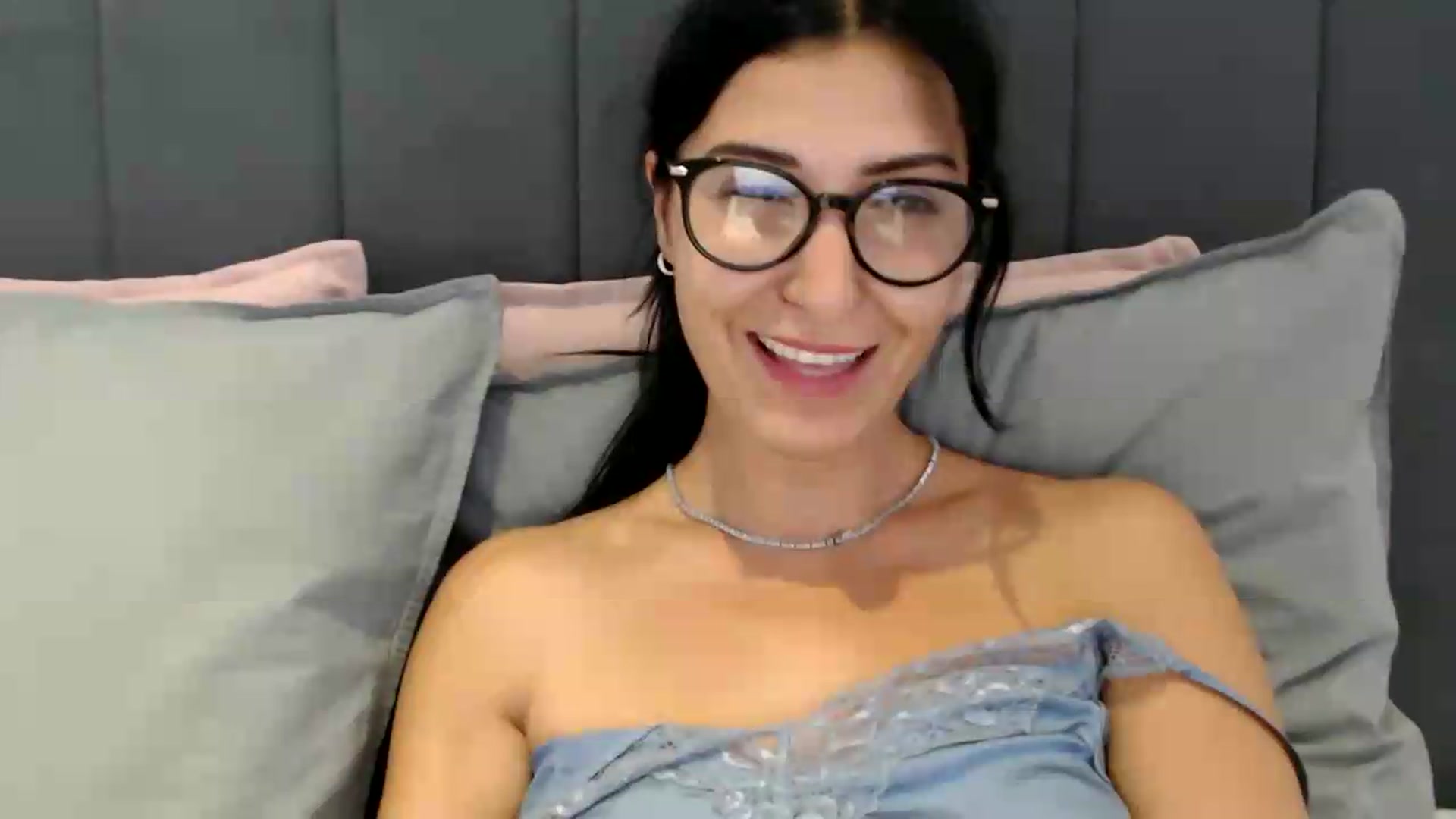 Gallery image thumbnail from ReyInna's myfreecams stream on, 08/25/2026, 10:26 image 6 of 20