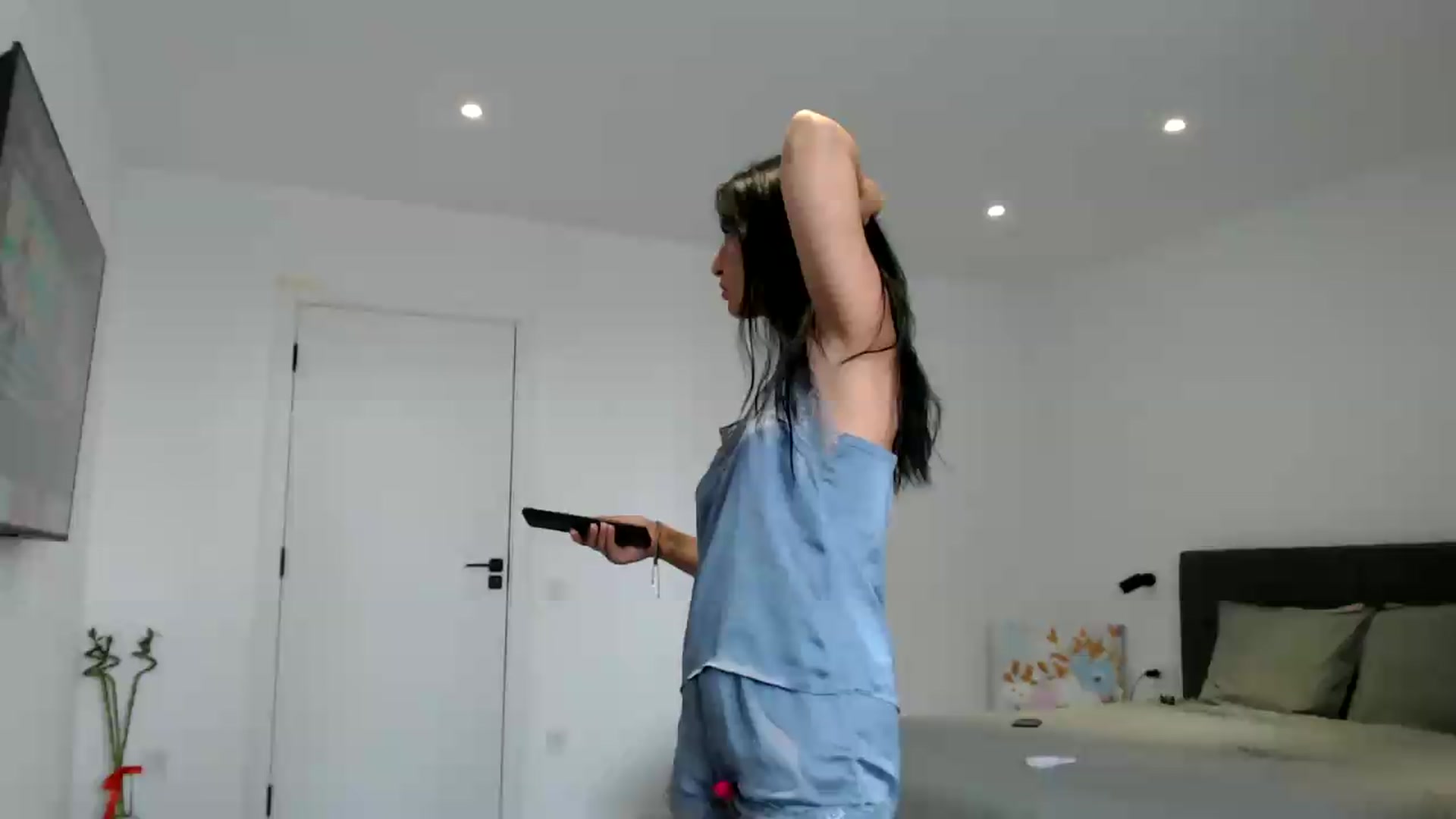 Gallery image thumbnail from ReyInna's myfreecams stream on, 08/25/2026, 10:26 image 11 of 20