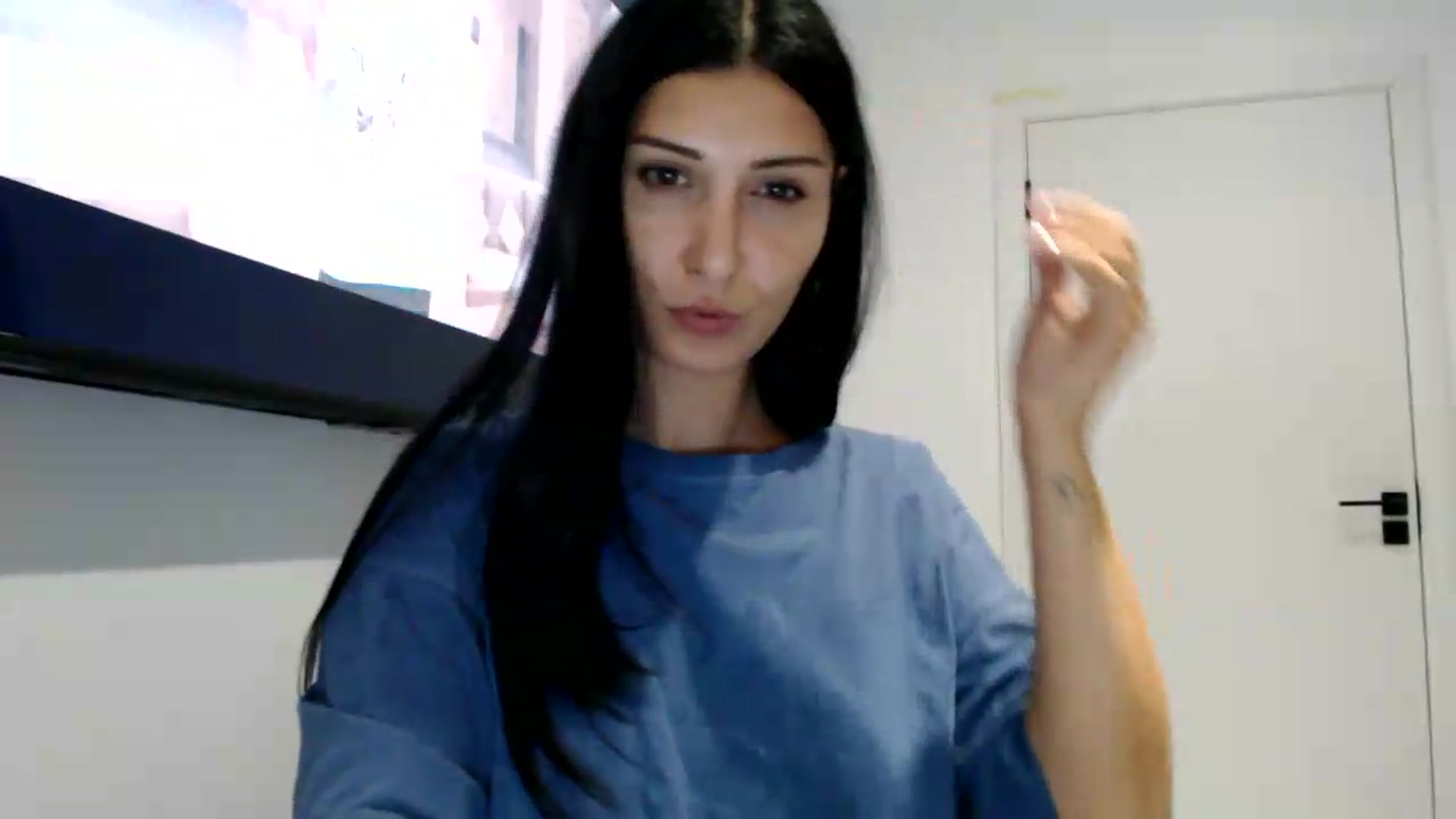 Gallery image thumbnail from ReyInna's myfreecams stream on, 08/27/2026, 19:41 image 3 of 20