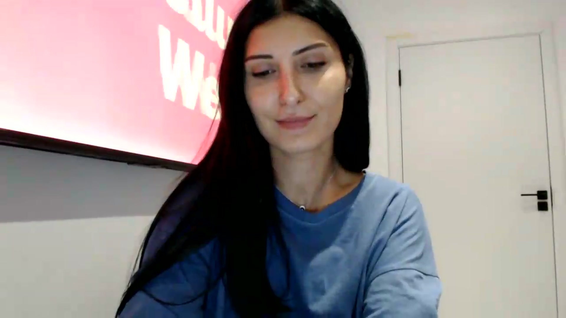 Gallery image thumbnail from ReyInna's myfreecams stream on, 08/27/2026, 19:41 image 2 of 20