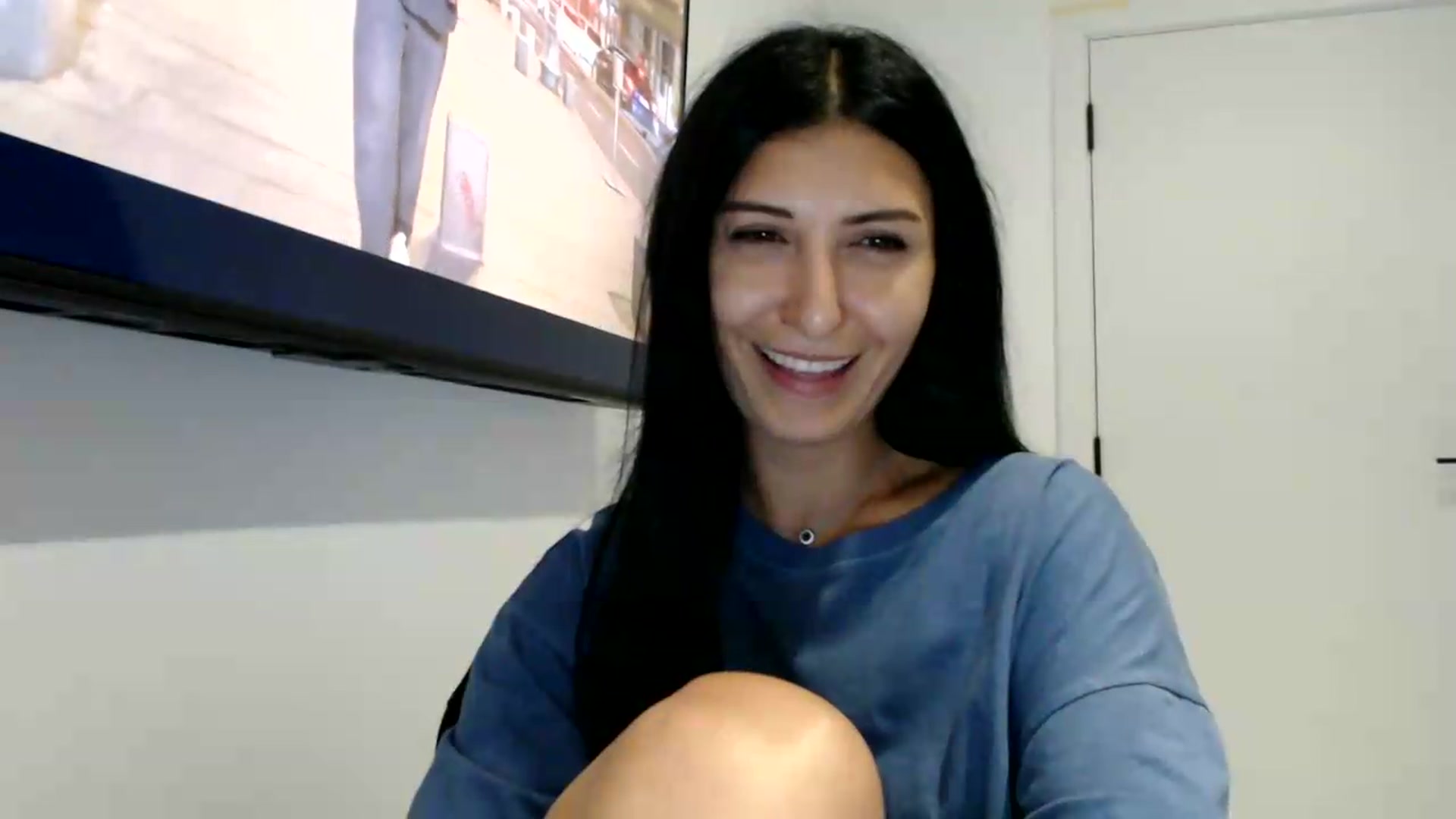 Gallery image thumbnail from ReyInna's myfreecams stream on, 08/27/2026, 19:41 image 10 of 20