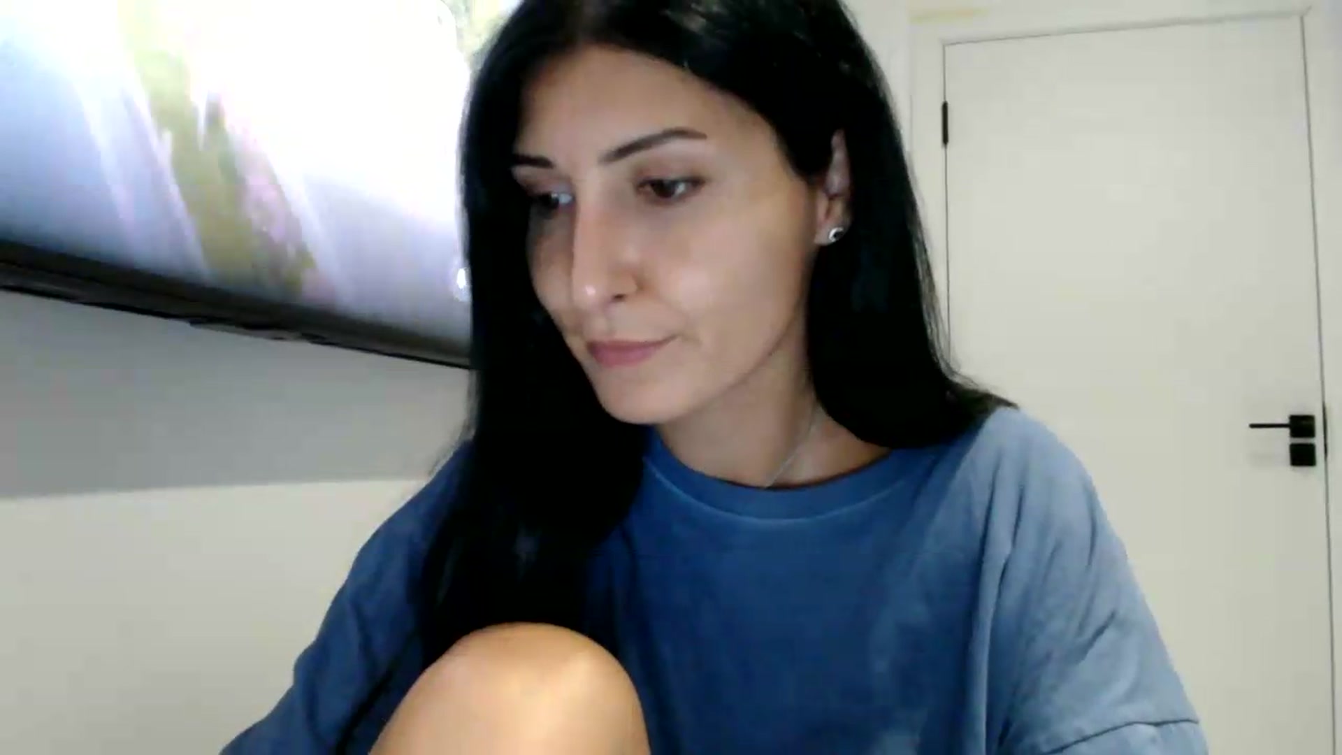 Gallery image thumbnail from ReyInna's myfreecams stream on, 08/27/2026, 19:41 image 12 of 20