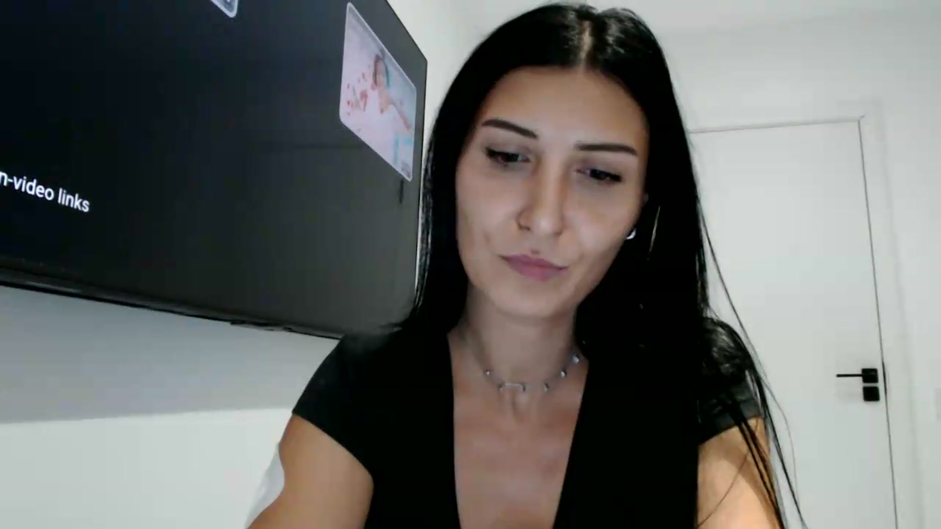 Gallery image thumbnail from ReyInna's myfreecams stream on, 08/31/2026, 17:41 image 8 of 20
