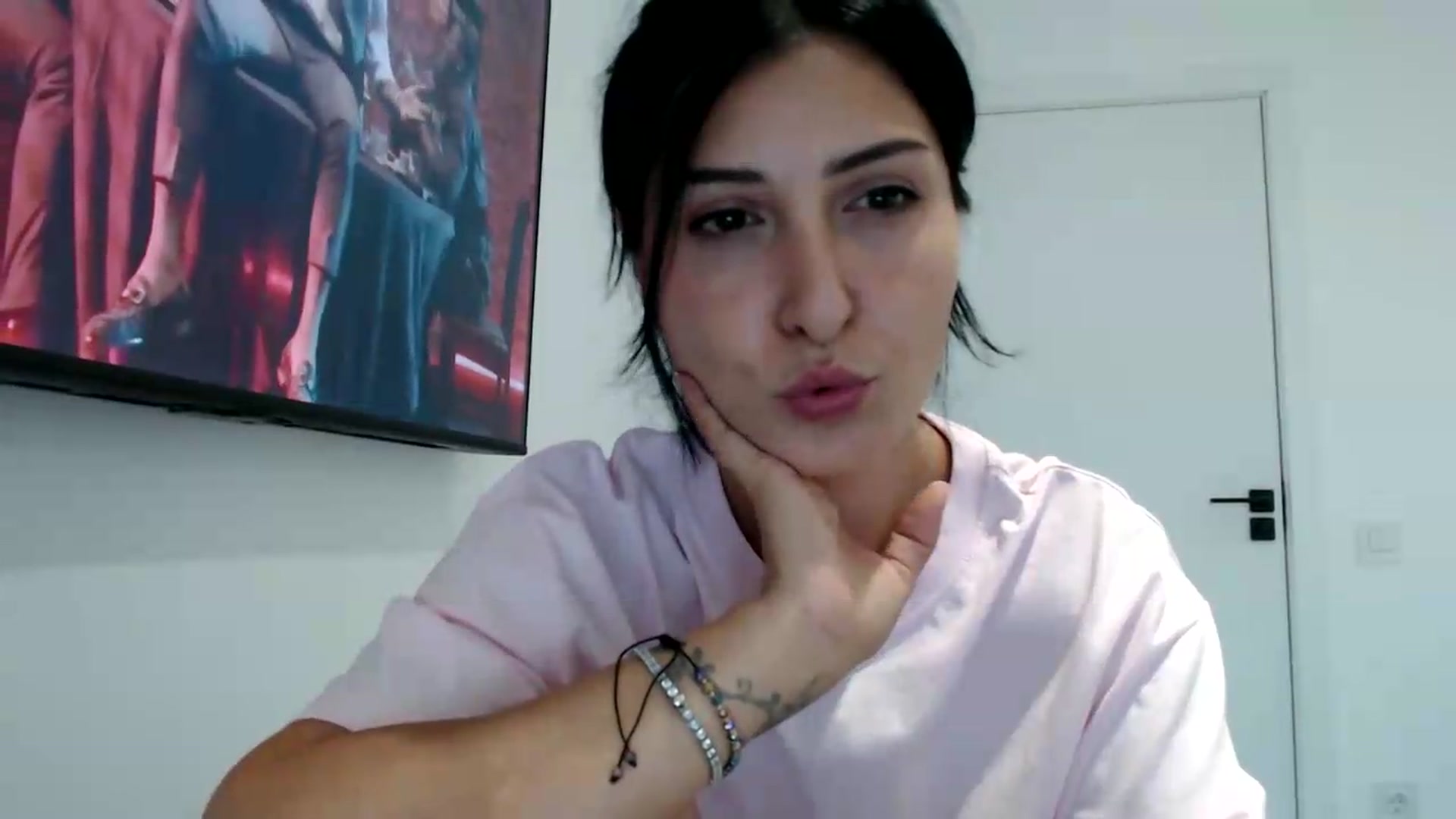 Gallery image thumbnail from ReyInna's myfreecams stream on, 09/04/2026, 16:39 image 6 of 20