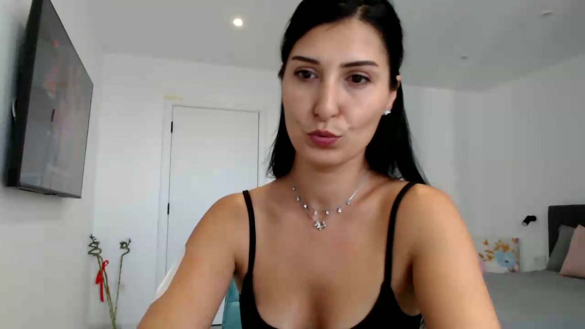 Gallery image thumbnail from ReyInna's myfreecams stream on, 09/07/2026, 11:56 image 18 of 20