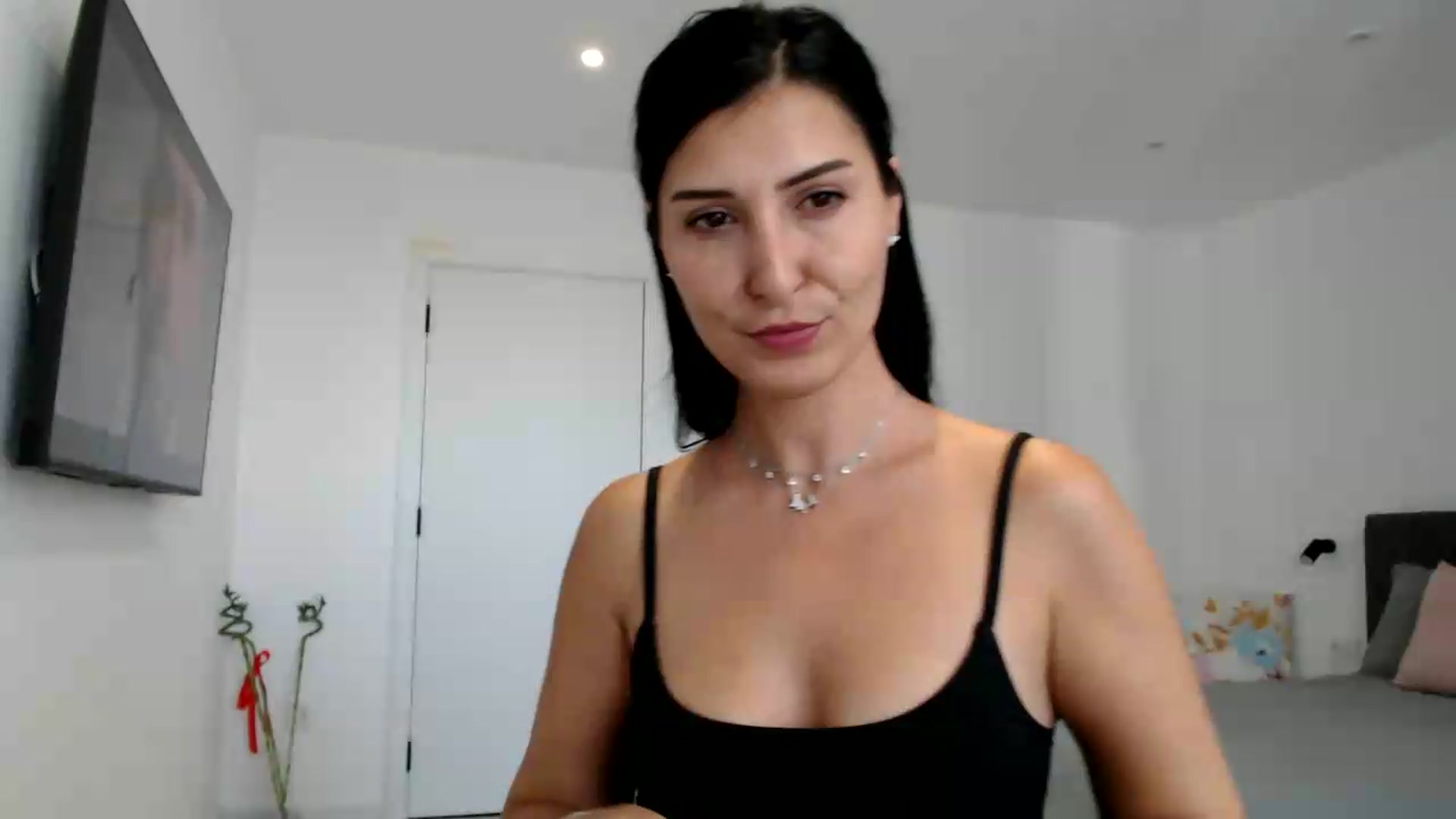 Gallery image thumbnail from ReyInna's myfreecams stream on, 09/07/2026, 11:56 image 12 of 20