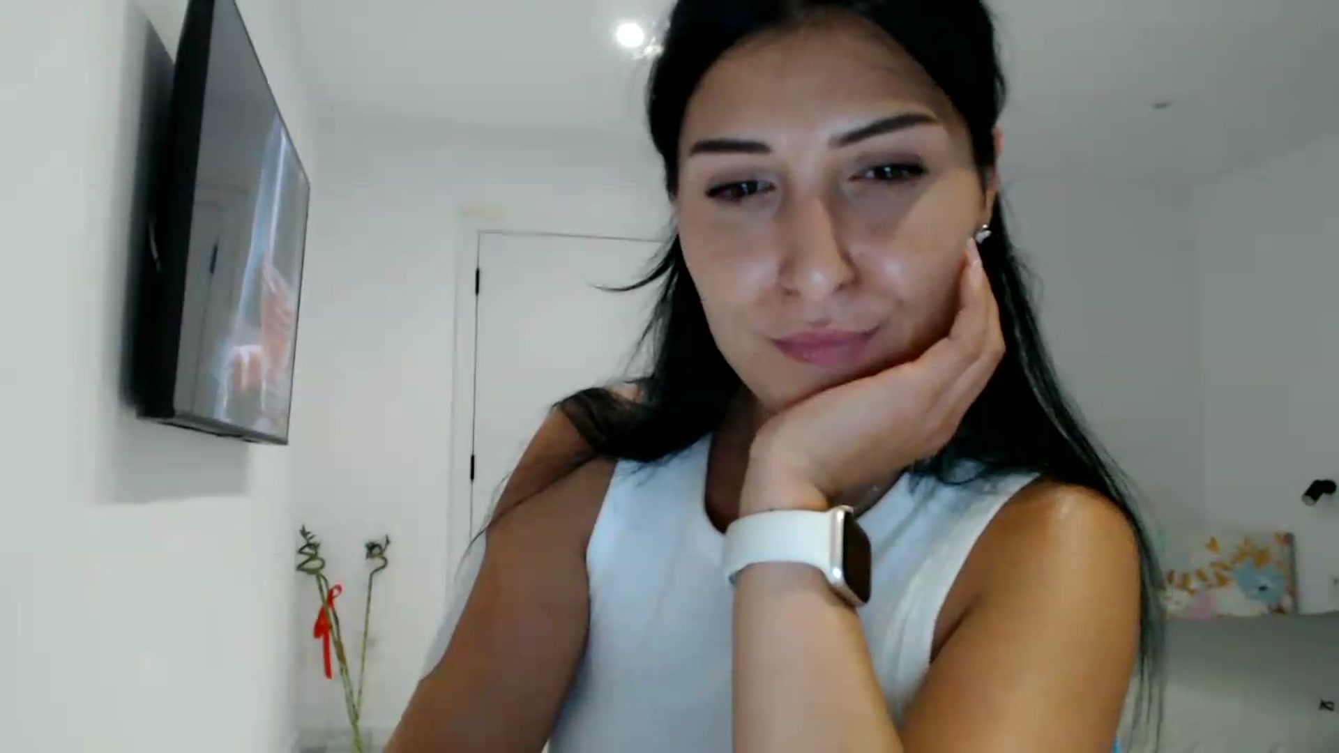 Gallery image thumbnail from ReyInna's myfreecams stream on, 09/07/2026, 18:14 image 15 of 20