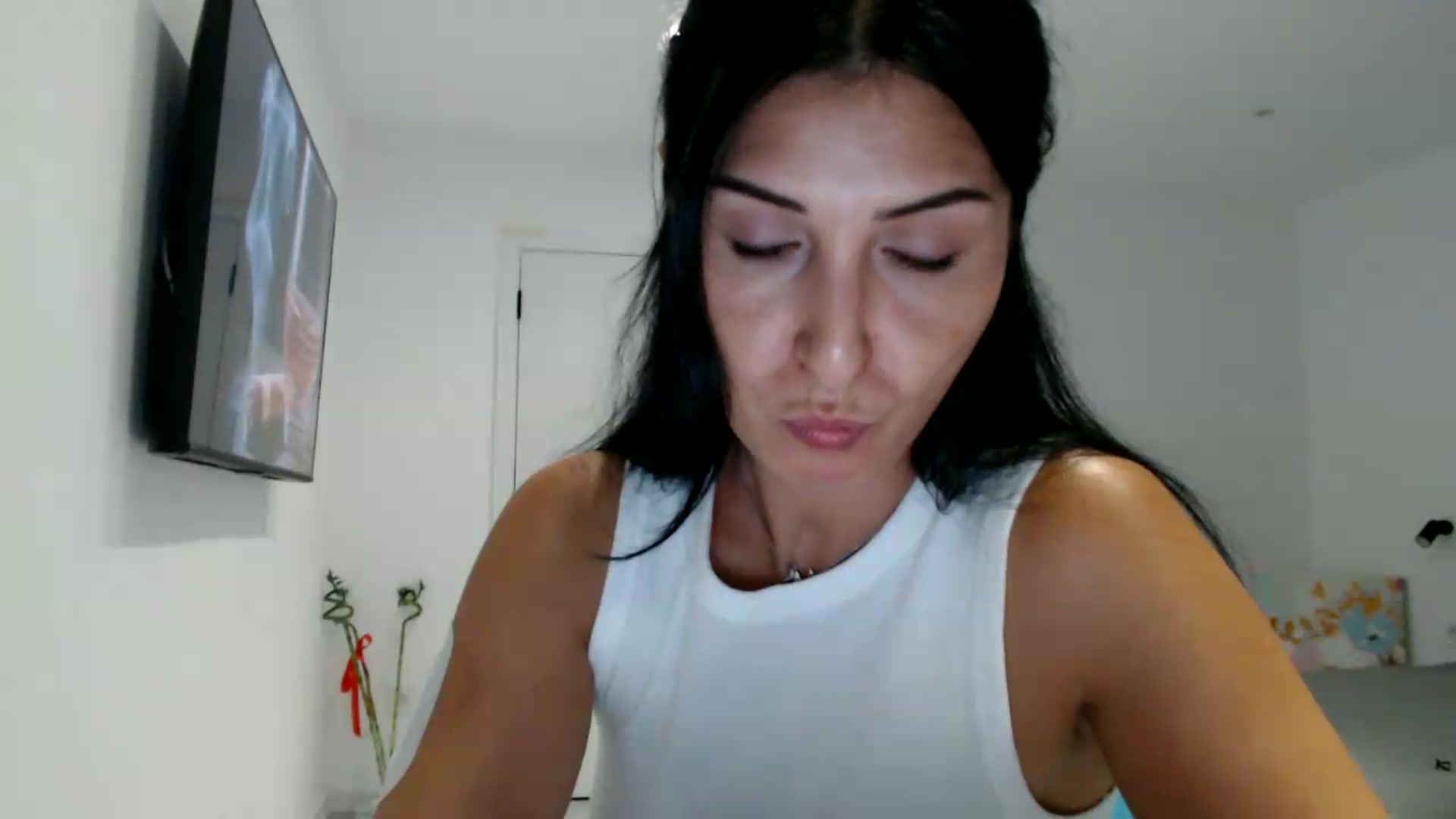 Gallery image thumbnail from ReyInna's myfreecams stream on, 09/07/2026, 18:14 image 11 of 20