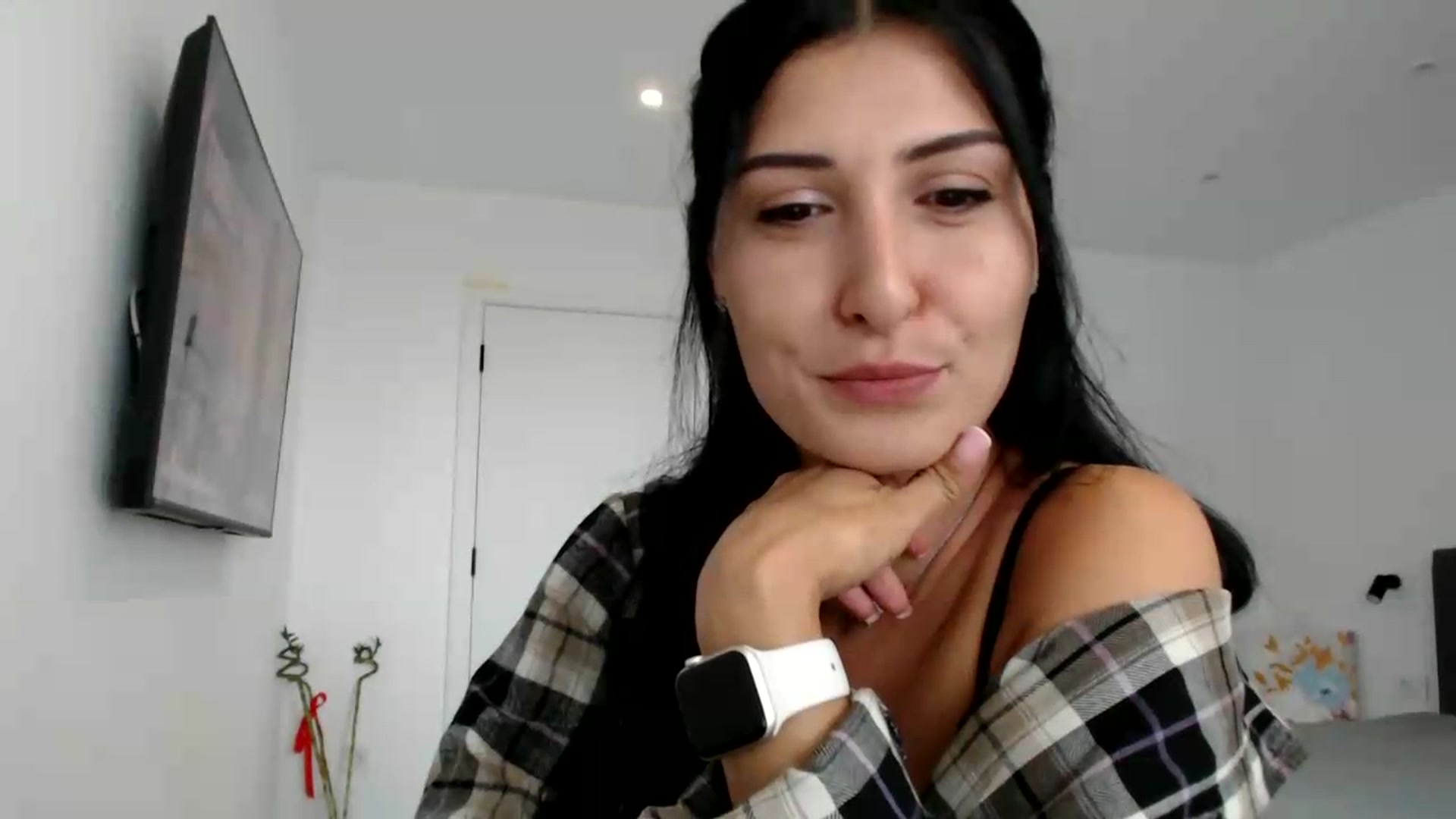 Gallery image thumbnail from ReyInna's myfreecams stream on, 09/08/2026, 10:17 image 4 of 20