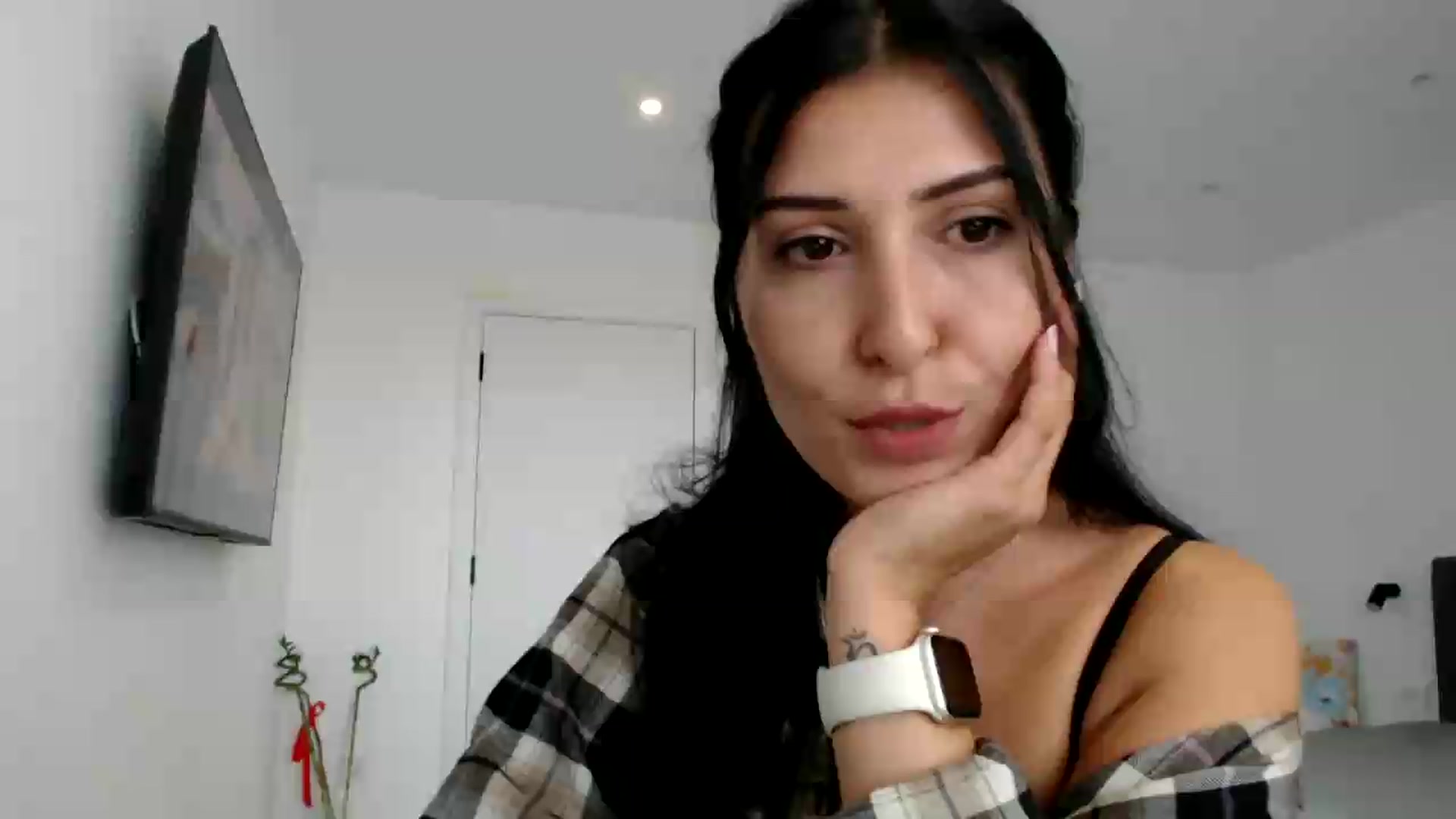 Gallery image thumbnail from ReyInna's myfreecams stream on, 09/08/2026, 10:17 image 18 of 20