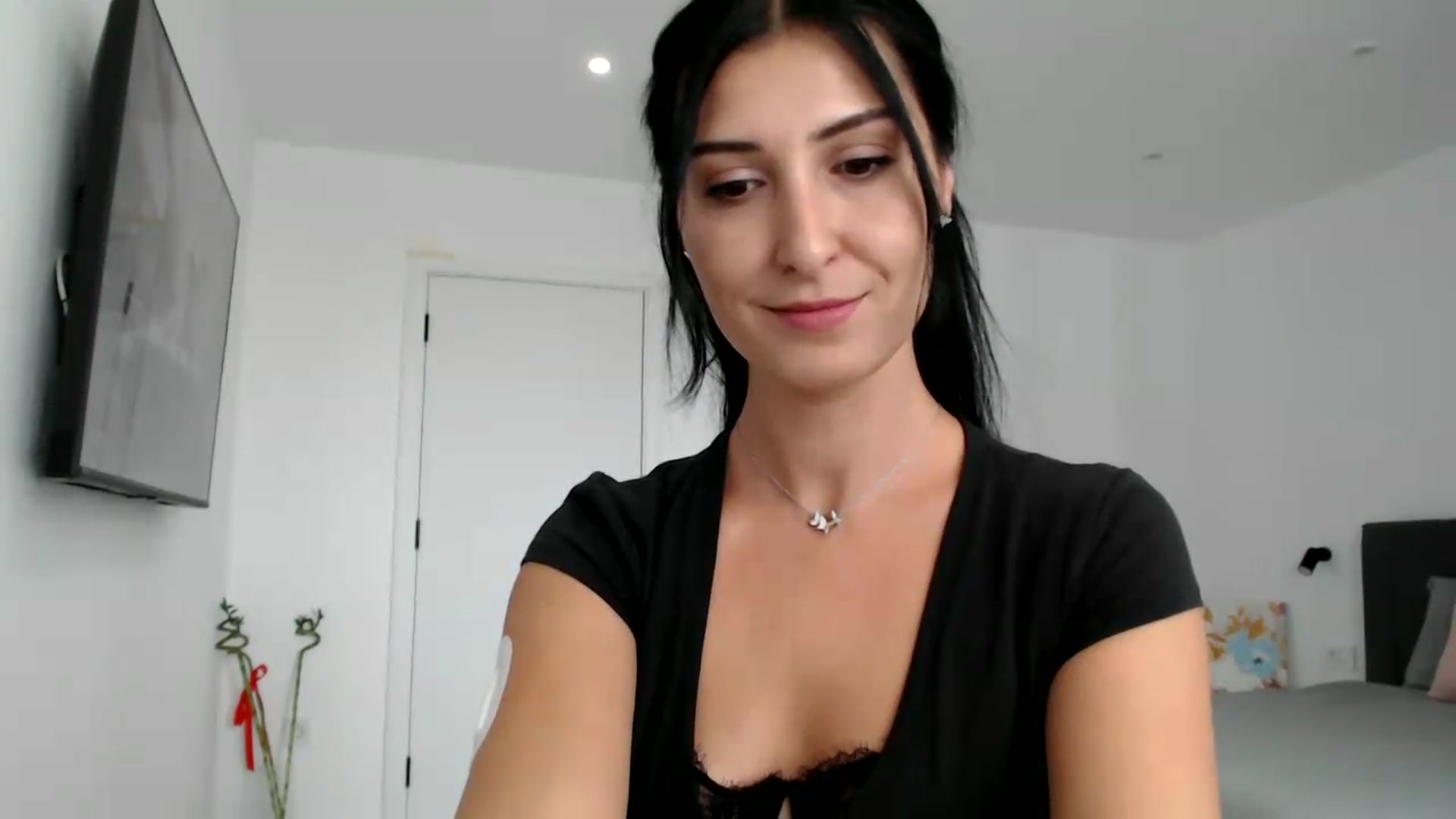Gallery image thumbnail from ReyInna's myfreecams stream on, 09/08/2026, 14:03 image 4 of 20