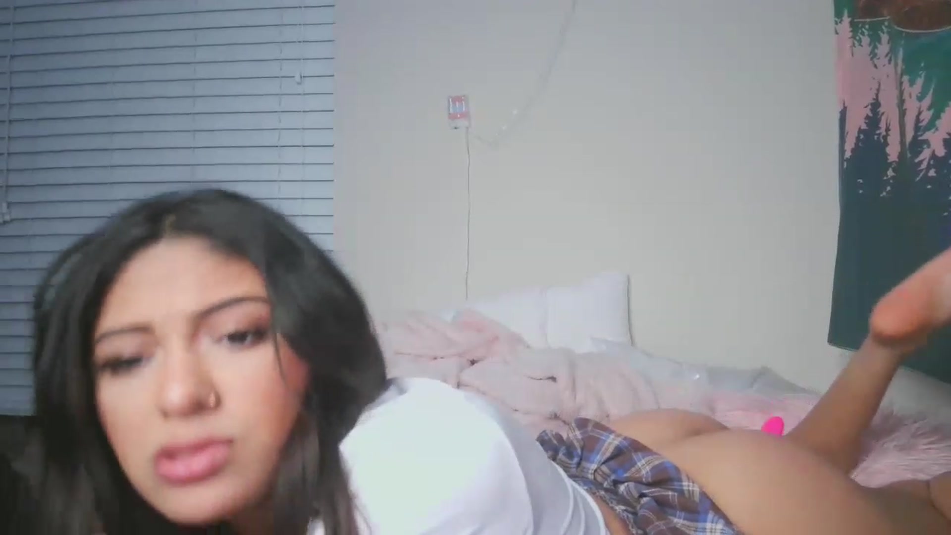Gallery image thumbnail from Reynabelle's myfreecams stream on, 12/15/2022, 05:49 image 17 of 20
