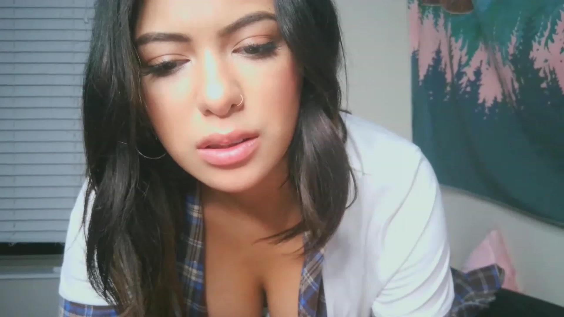 Gallery image thumbnail from Reynabelle's myfreecams stream on, 12/15/2022, 07:09 image 16 of 20