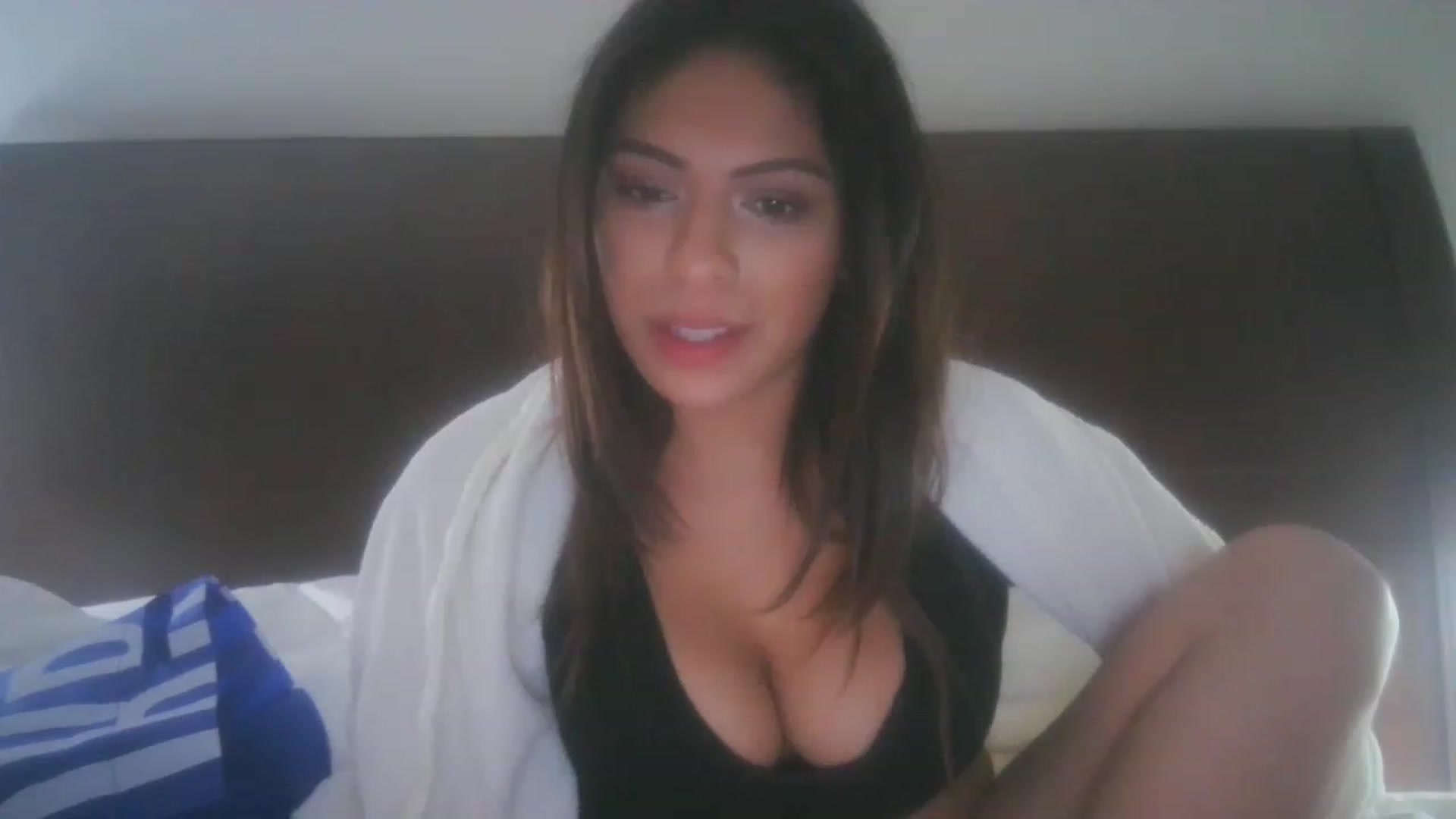 Gallery image thumbnail from Reynabelle's myfreecams stream on, 12/30/2022, 08:29 image 4 of 20