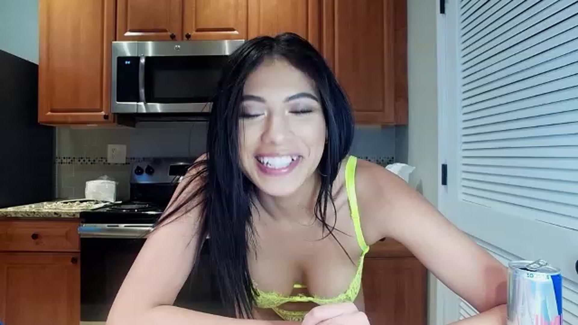 Gallery image thumbnail from Reynabelle's myfreecams stream on, 08/11/2023, 21:21 image 13 of 20