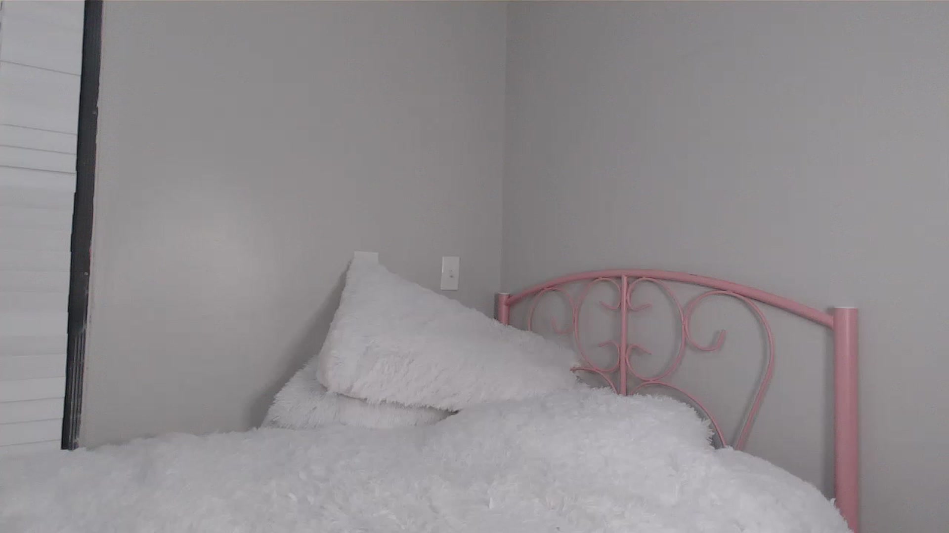 Gallery image thumbnail from Rhealustlove's myfreecams stream on, 02/15/2023, 08:20 image 18 of 20