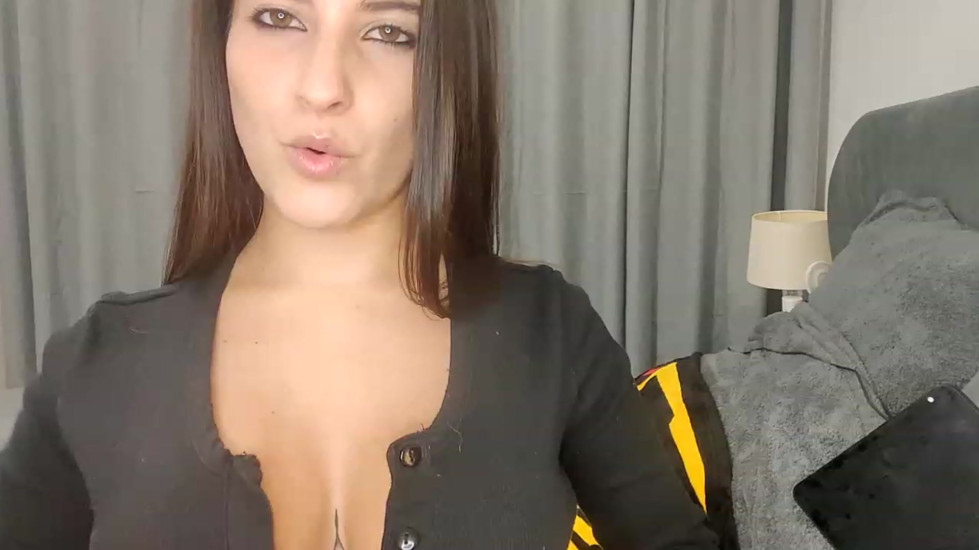 Gallery image thumbnail from RiaMartinez's myfreecams stream on, 12/16/2022, 24:30 image 9 of 20