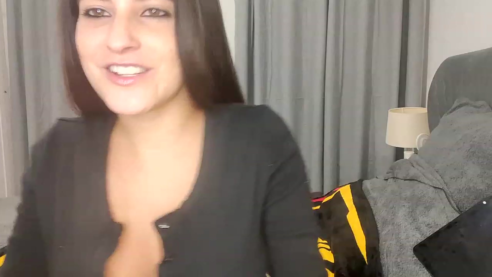 Gallery image thumbnail from RiaMartinez's myfreecams stream on, 12/16/2022, 24:30 image 3 of 20