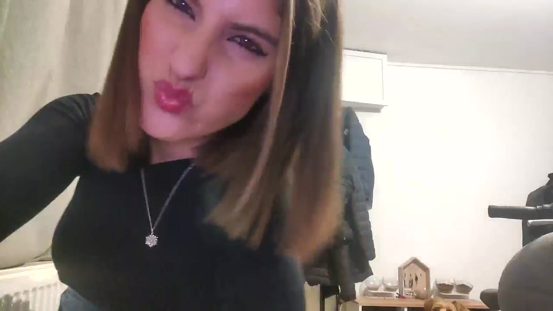 Gallery image thumbnail from RiaMartinez's myfreecams stream on, 12/05/2025, 22:12 image 3 of 20