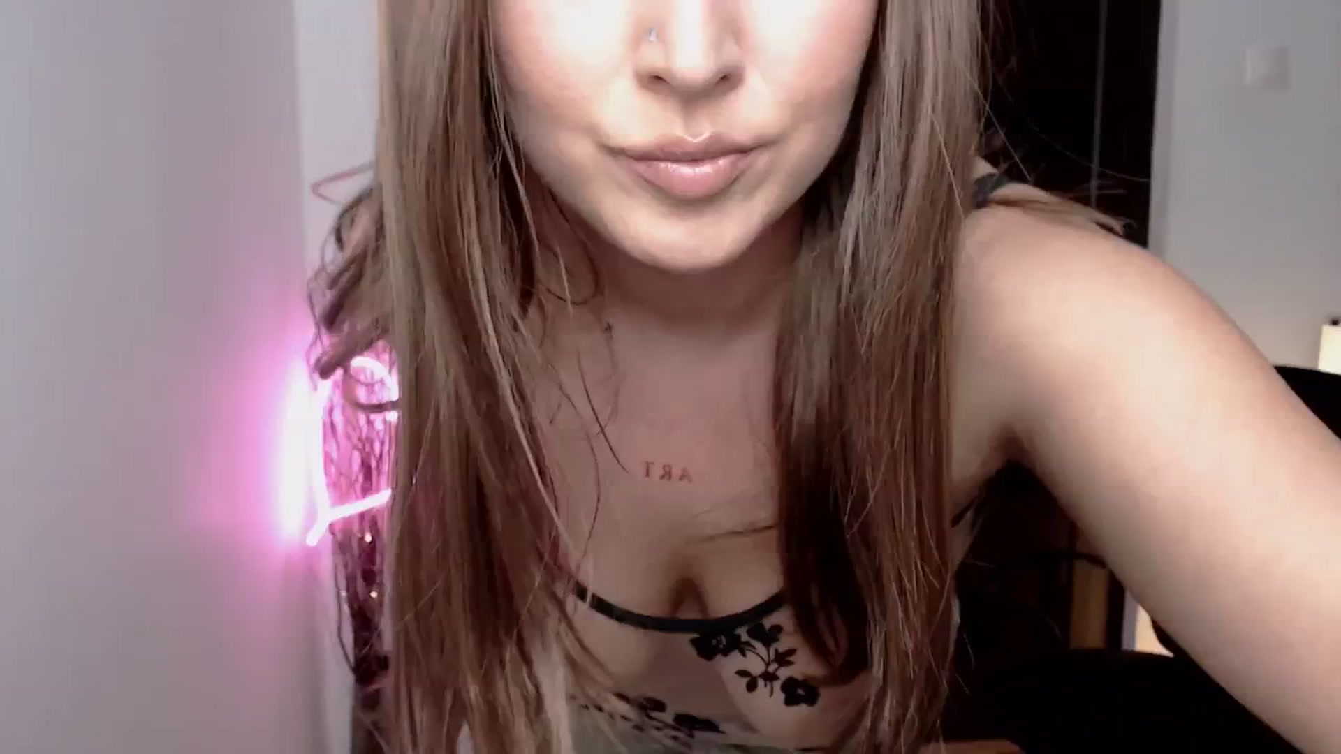 Gallery image thumbnail from RianaCrystal's myfreecams stream on, 02/18/2026, 16:18 image 19 of 20
