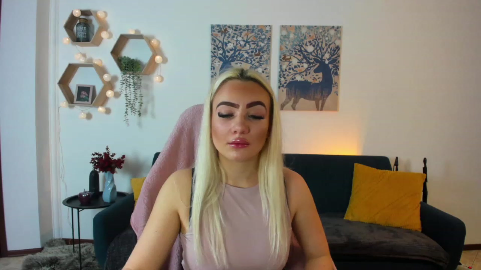 Gallery image thumbnail from Rileeyreidd18's myfreecams stream on, 11/25/2022, 10:09 image 18 of 20