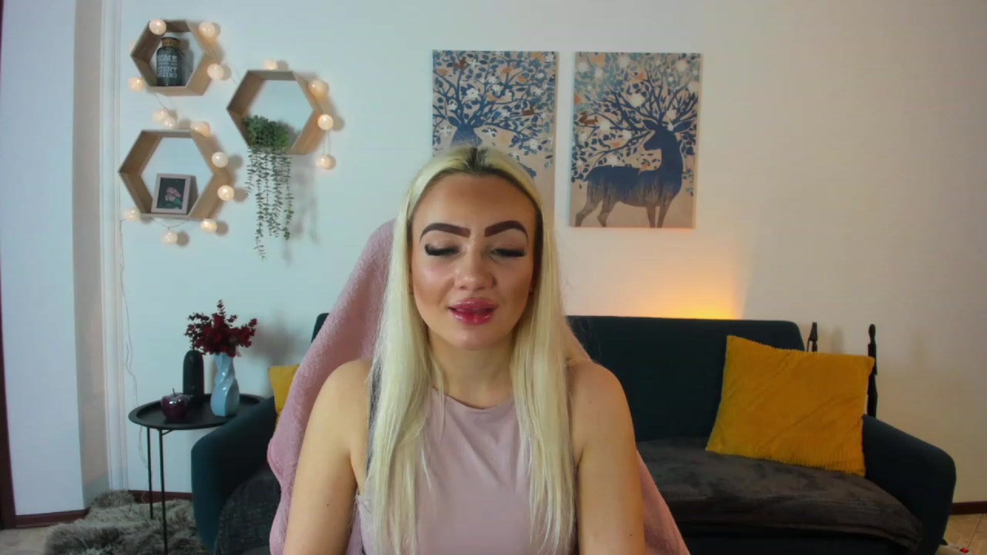 Gallery image thumbnail from Rileeyreidd18's myfreecams stream on, 11/25/2022, 10:09 image 20 of 20