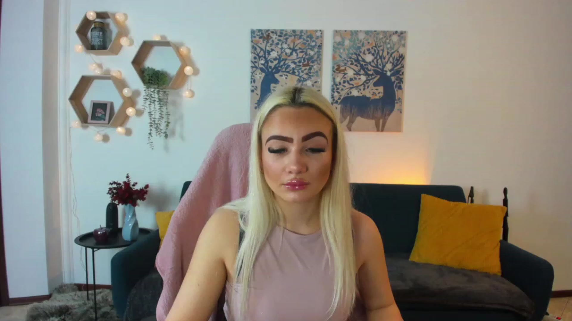 Gallery image thumbnail from Rileeyreidd18's myfreecams stream on, 11/25/2022, 10:09 image 17 of 20