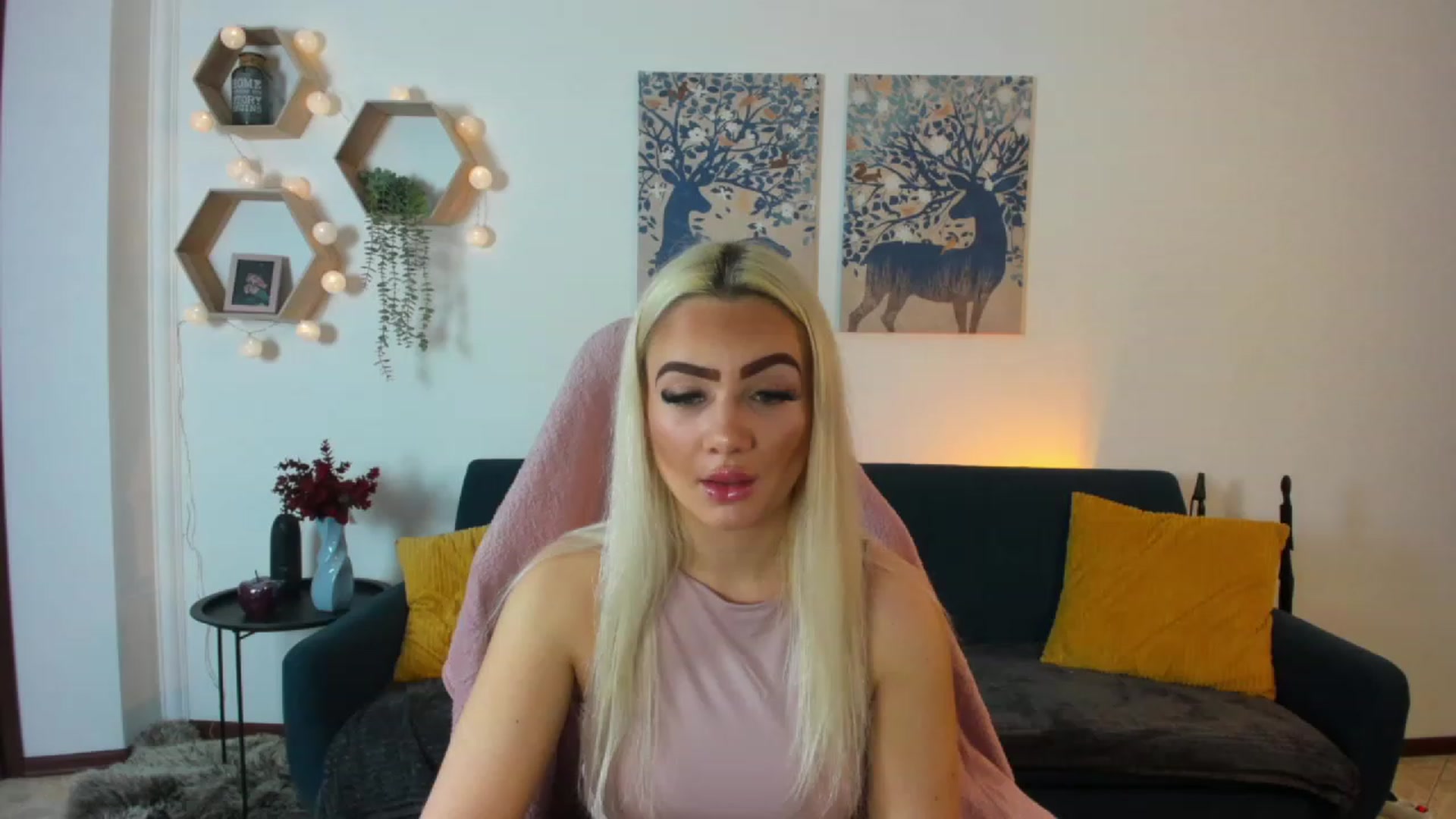 Gallery image thumbnail from Rileeyreidd18's myfreecams stream on, 11/25/2022, 10:09 image 1 of 20