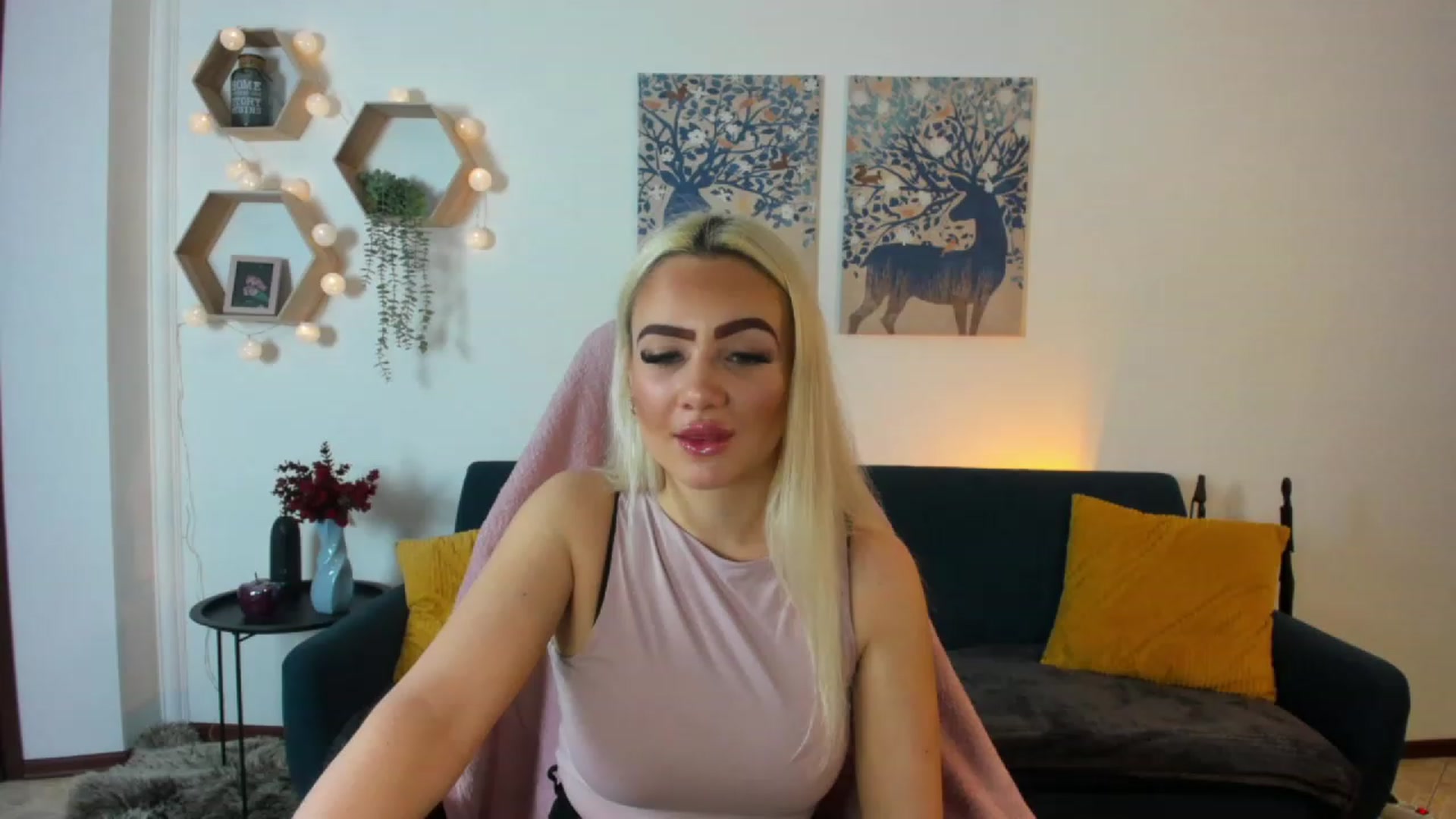 Gallery image thumbnail from Rileeyreidd18's myfreecams stream on, 11/25/2022, 10:09 image 6 of 20