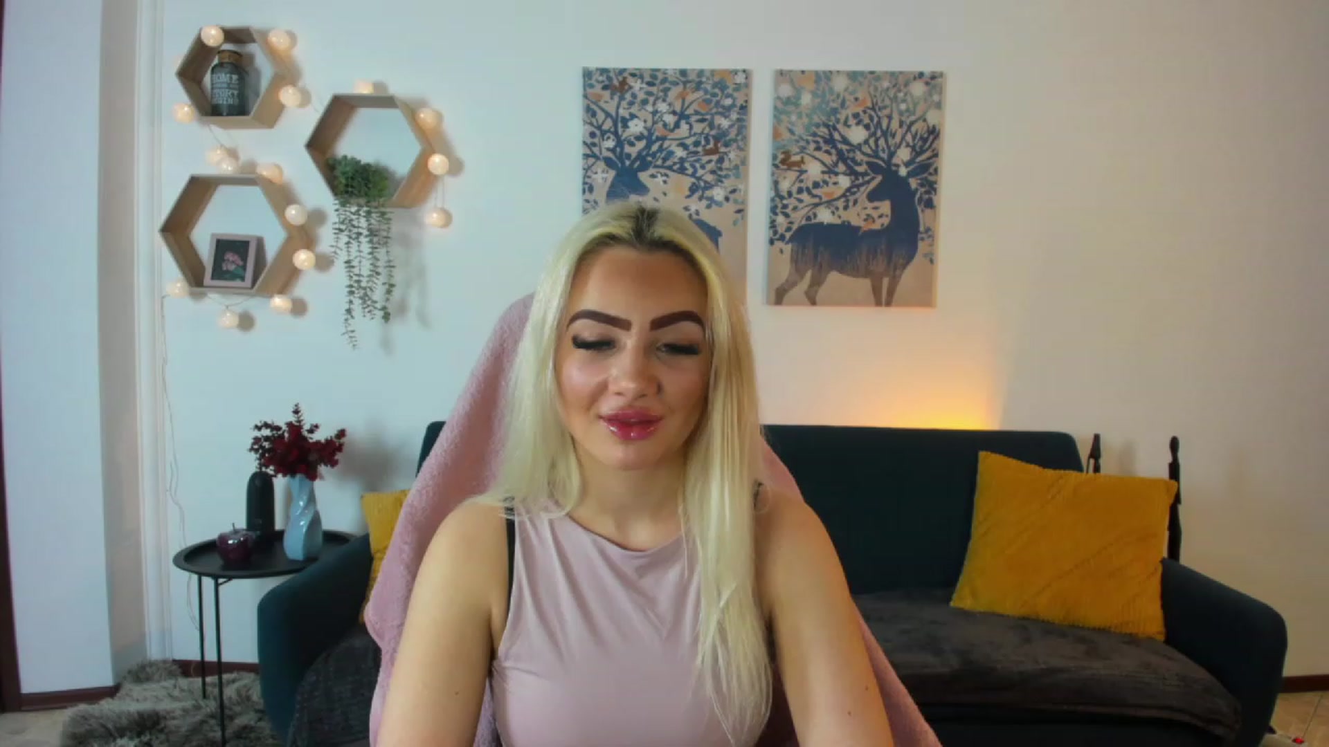Gallery image thumbnail from Rileeyreidd18's myfreecams stream on, 11/25/2022, 10:09 image 12 of 20