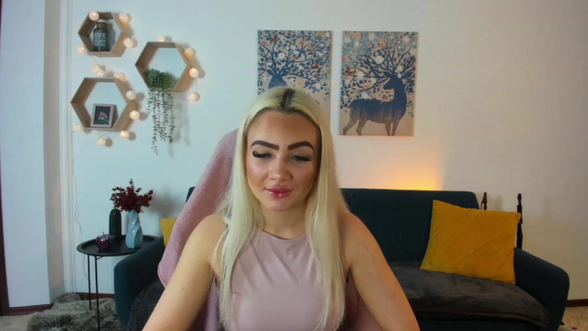 Gallery image thumbnail from Rileeyreidd18's myfreecams stream on, 11/25/2022, 10:09 image 16 of 20