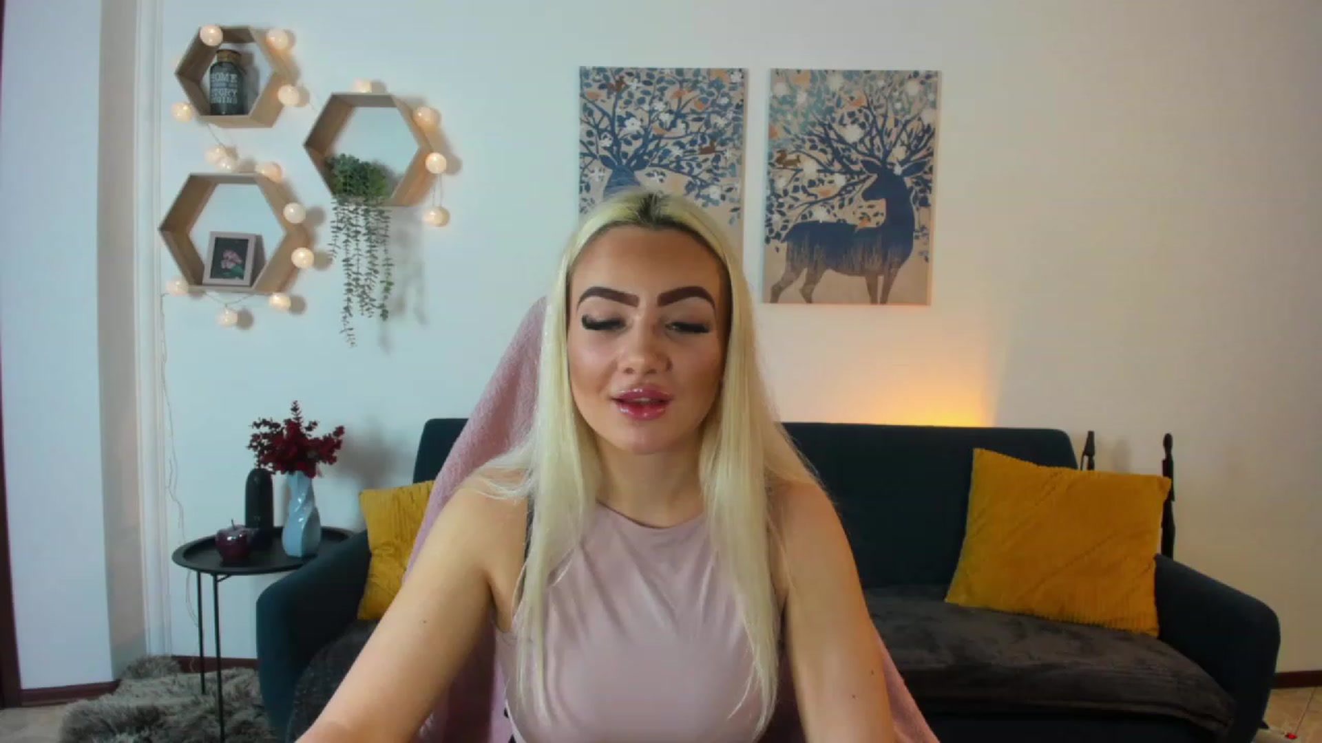 Gallery image thumbnail from Rileeyreidd18's myfreecams stream on, 11/25/2022, 10:09 image 5 of 20