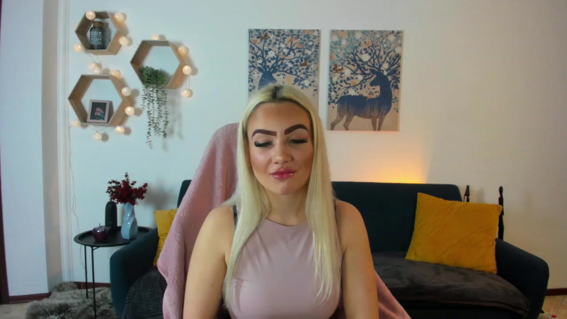 Gallery image thumbnail from Rileeyreidd18's myfreecams stream on, 11/25/2022, 10:09 image 10 of 20