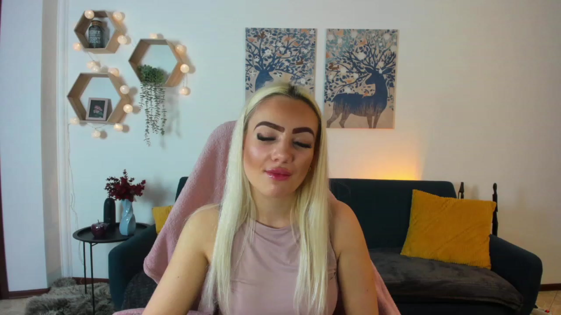 Gallery image thumbnail from Rileeyreidd18's myfreecams stream on, 11/25/2022, 11:25 image 11 of 20